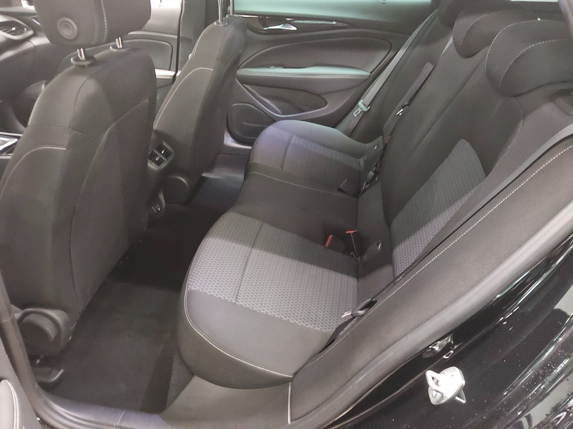 Opel Insignia ST 1.5 D Business Ed. Navi LED RFK Shz 13
