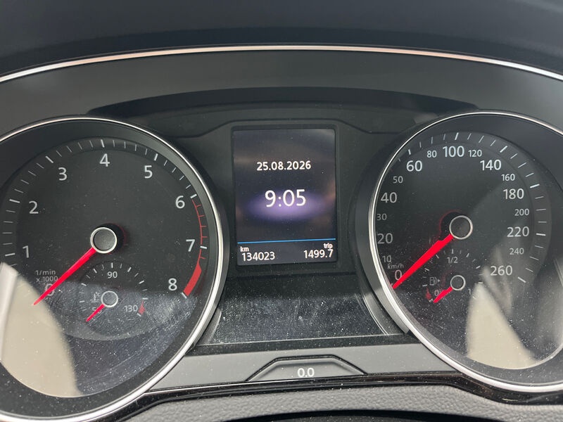 Volkswagen Passat Variant 1.5 TSI Business CARPLAY KLIMAAUT SHZ PDC LED 6