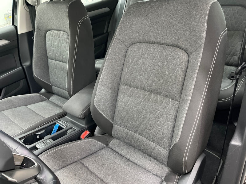Volkswagen Passat Variant 1.5 TSI Business CARPLAY KLIMAAUT SHZ PDC LED 10