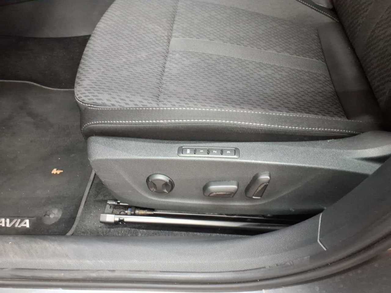 Skoda Octavia 2.0 TDI Style HuD AHK RFK 10