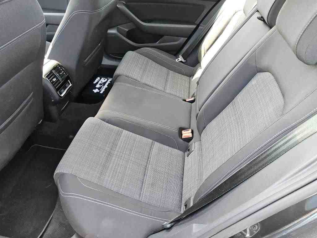 Volkswagen Passat Variant 2.0 TDI Business Navi LED ACC 9