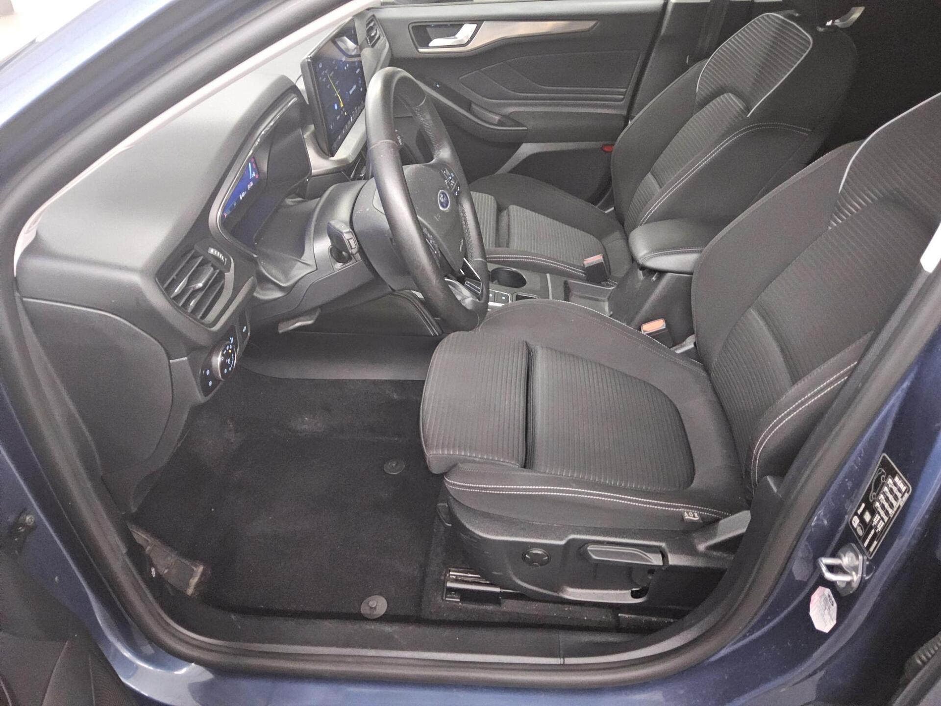 Ford Focus Turnier 1.5 EB Titanium X Navi LED RFK AHK 9