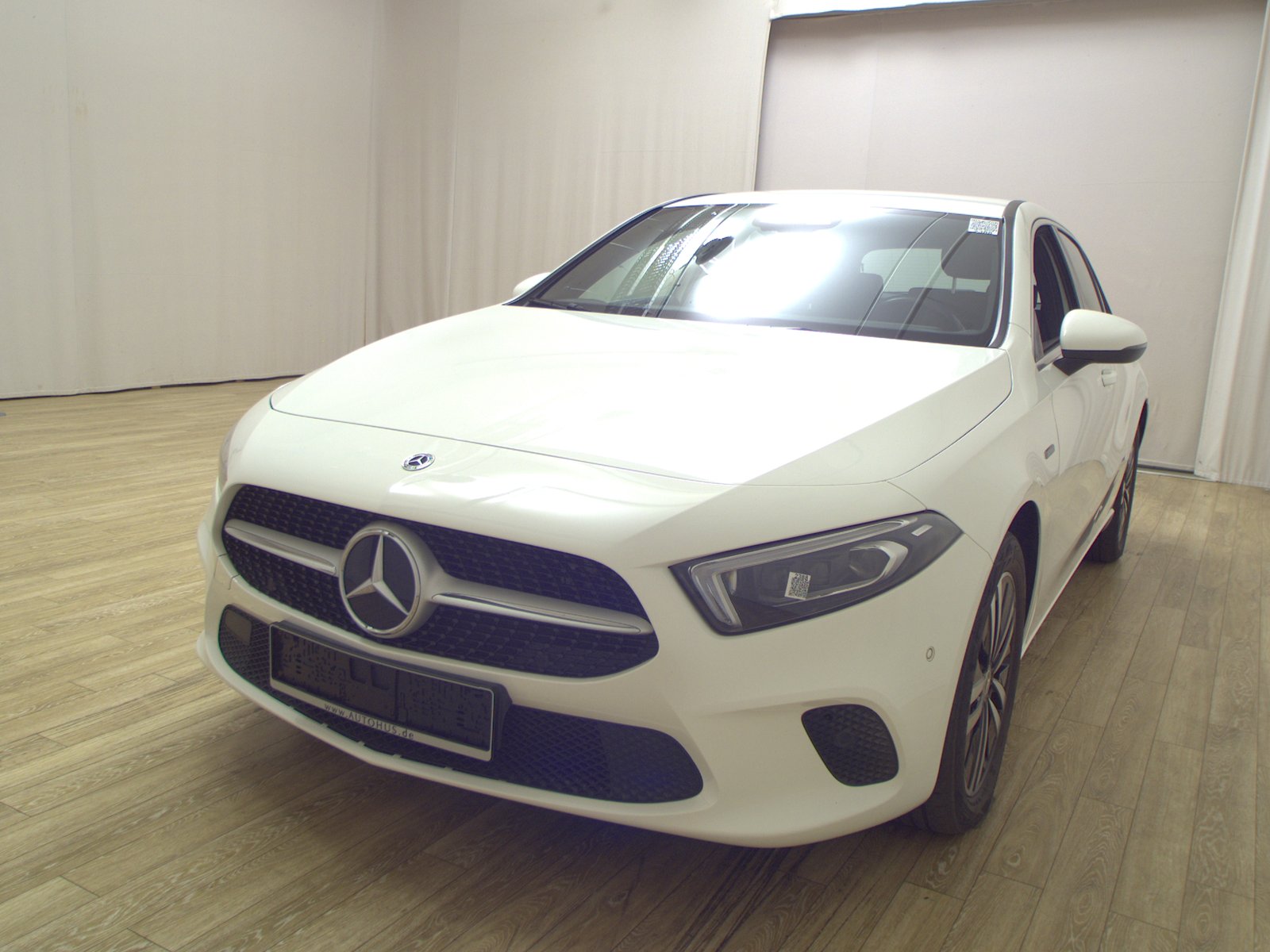 Mercedes-Benz A 250 e Progressive T-Leder Navi MB-LED PDC 2