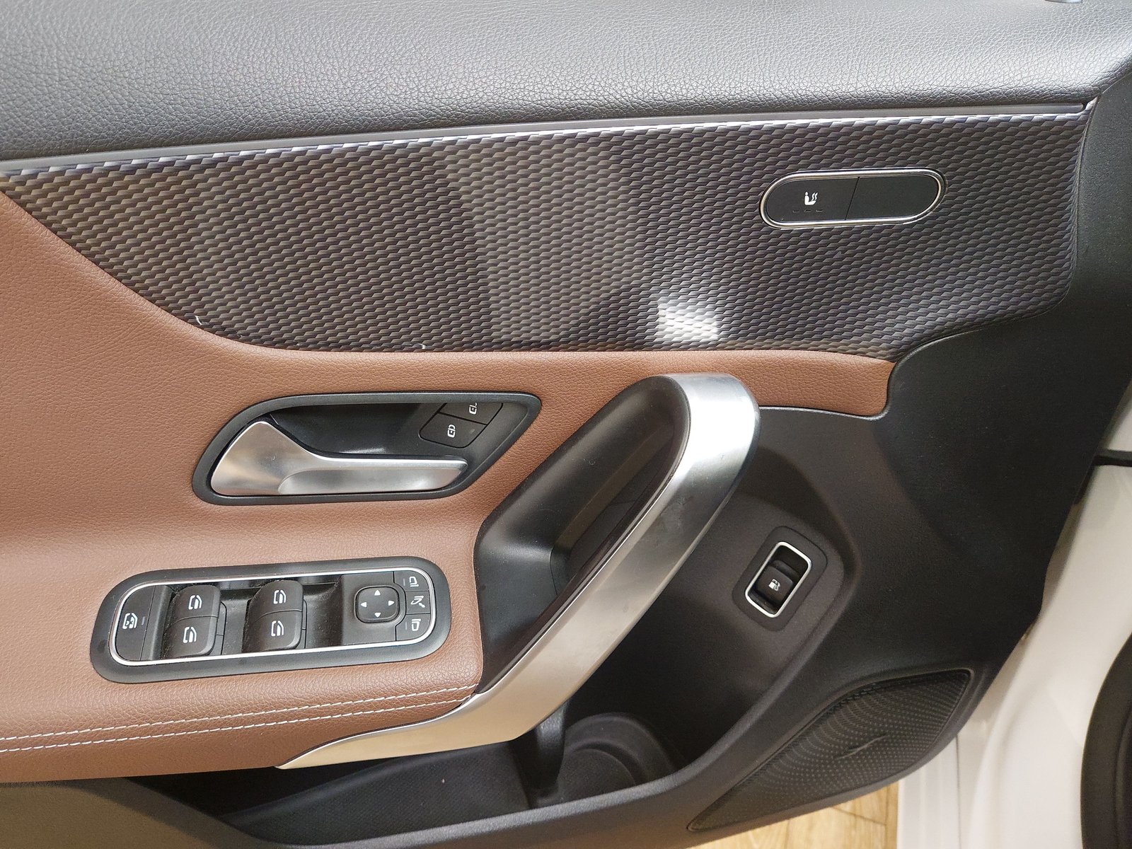 Mercedes-Benz A 250 e Progressive T-Leder Navi MB-LED PDC 5