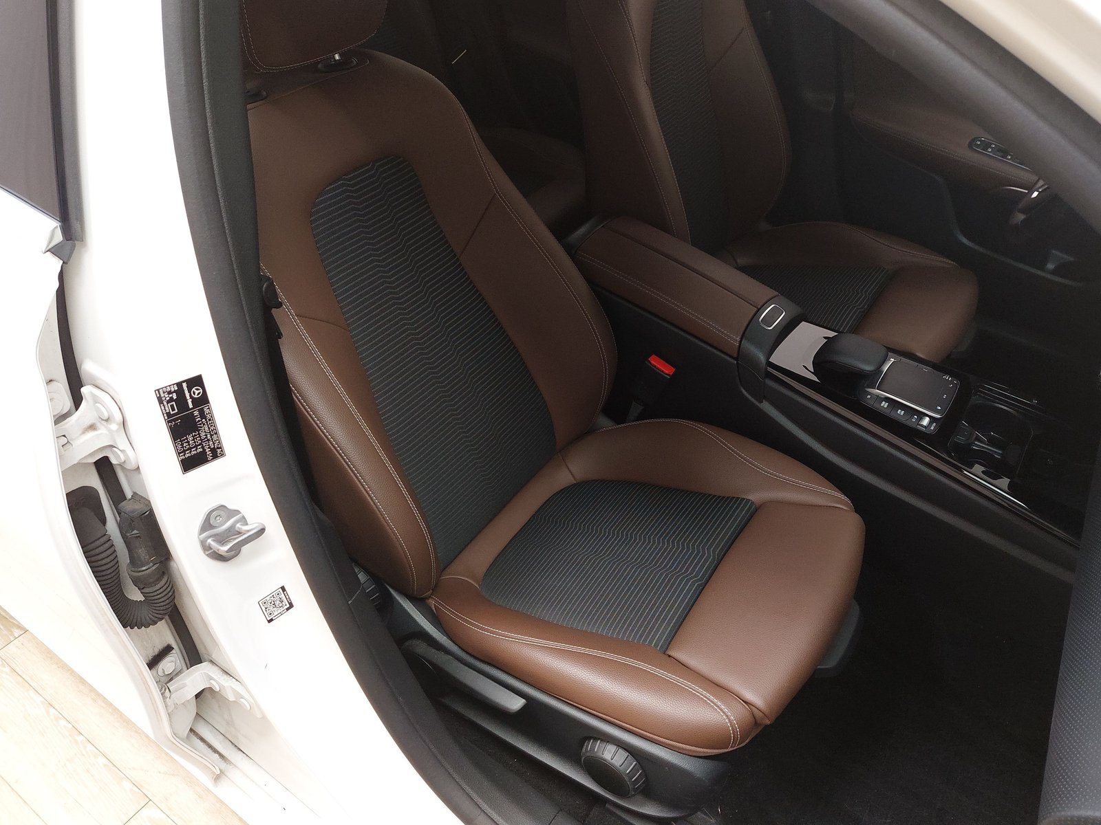 Mercedes-Benz A 250 e Progressive T-Leder Navi MB-LED PDC 10