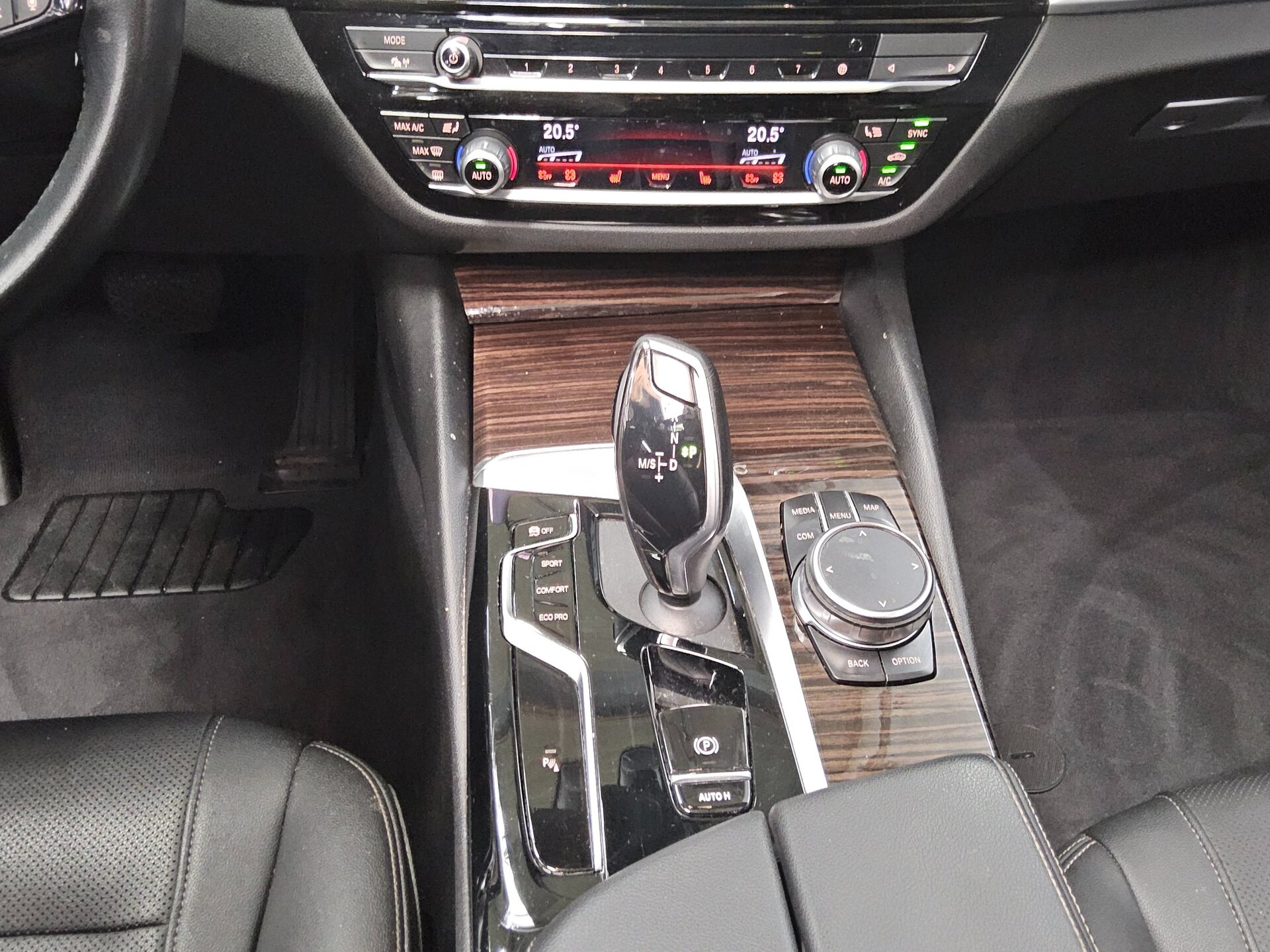 BMW 520dA Leder Navi HuD GSD LED AHK 6