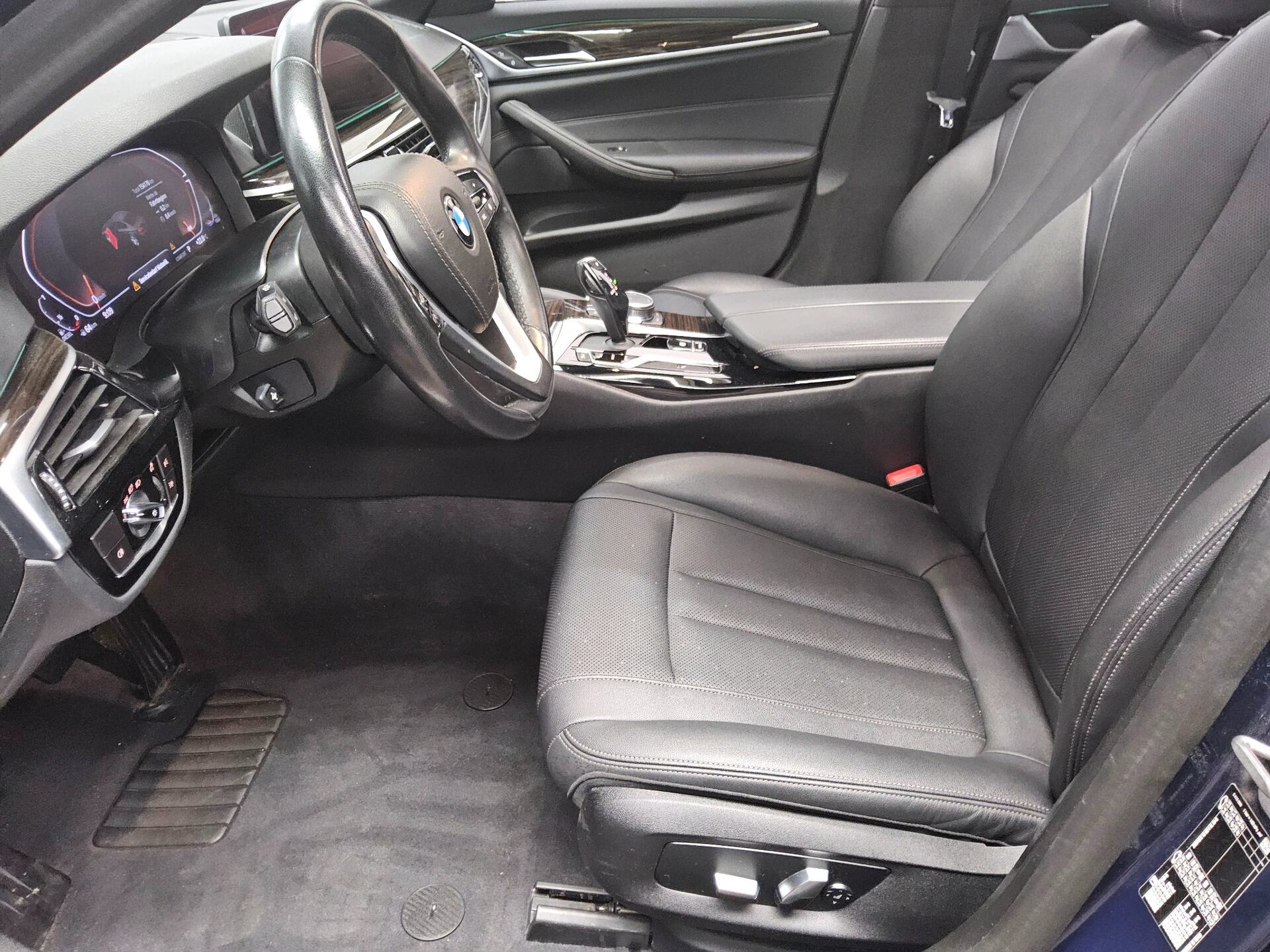 BMW 520dA Leder Navi HuD GSD LED AHK 9