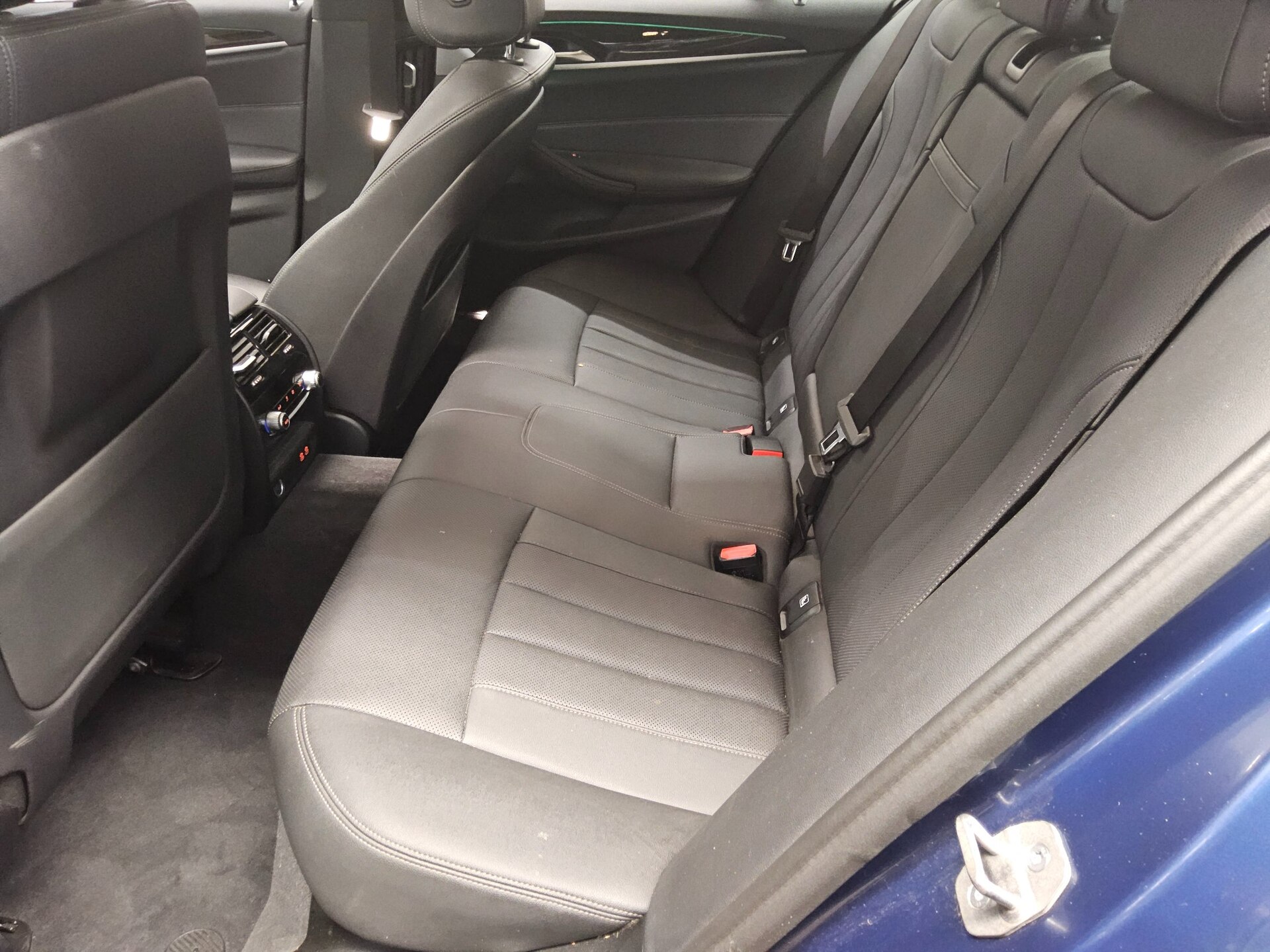 BMW 520dA Leder Navi HuD GSD LED AHK 13