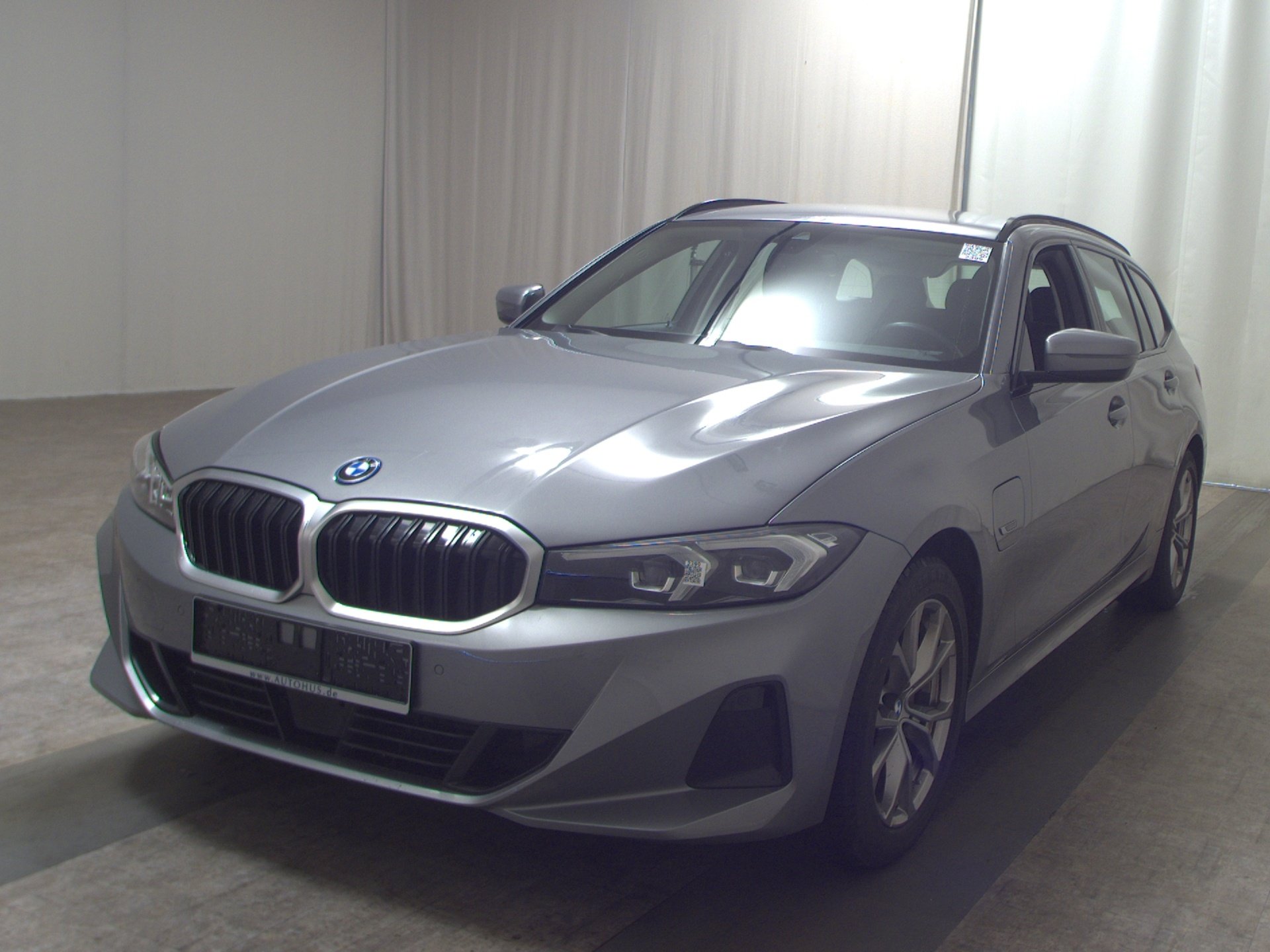 BMW 330e Touring LCI T-Leder Navi LC Pro Curved LED 2
