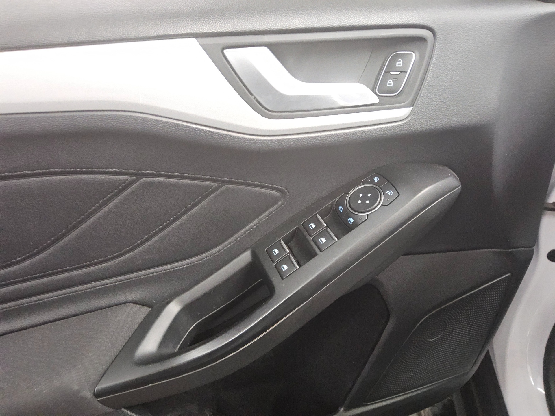 Ford Focus Turnier 1.5 EB Cool&Connect Navi RFK AHK 9