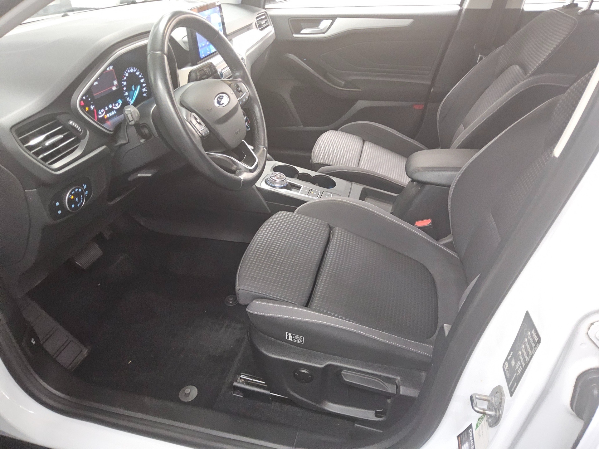 Ford Focus Turnier 1.5 EB Cool&Connect Navi RFK AHK 8
