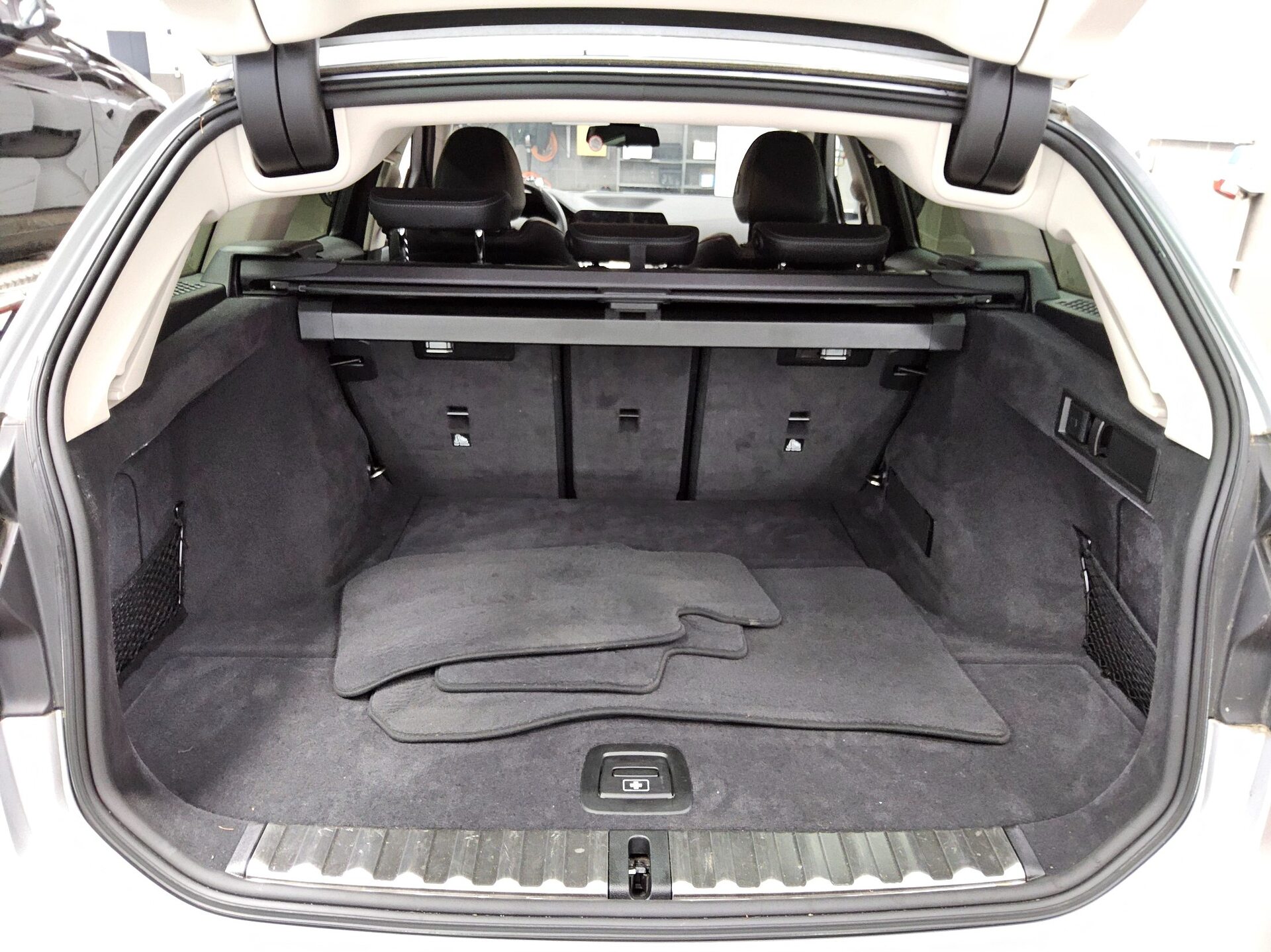 BMW 318d Touring Advantage T-Leder Navi LED LC Prof. 12