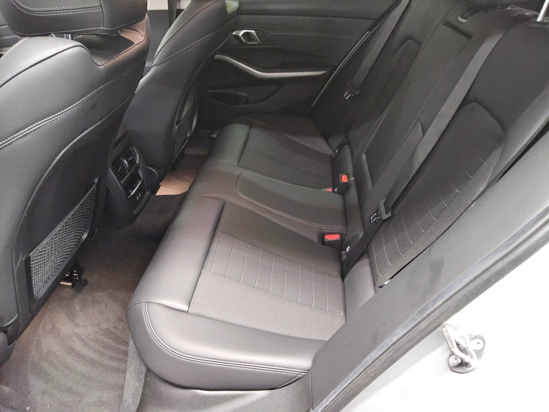 BMW 318d Touring Advantage T-Leder Navi LED LC Prof. 13