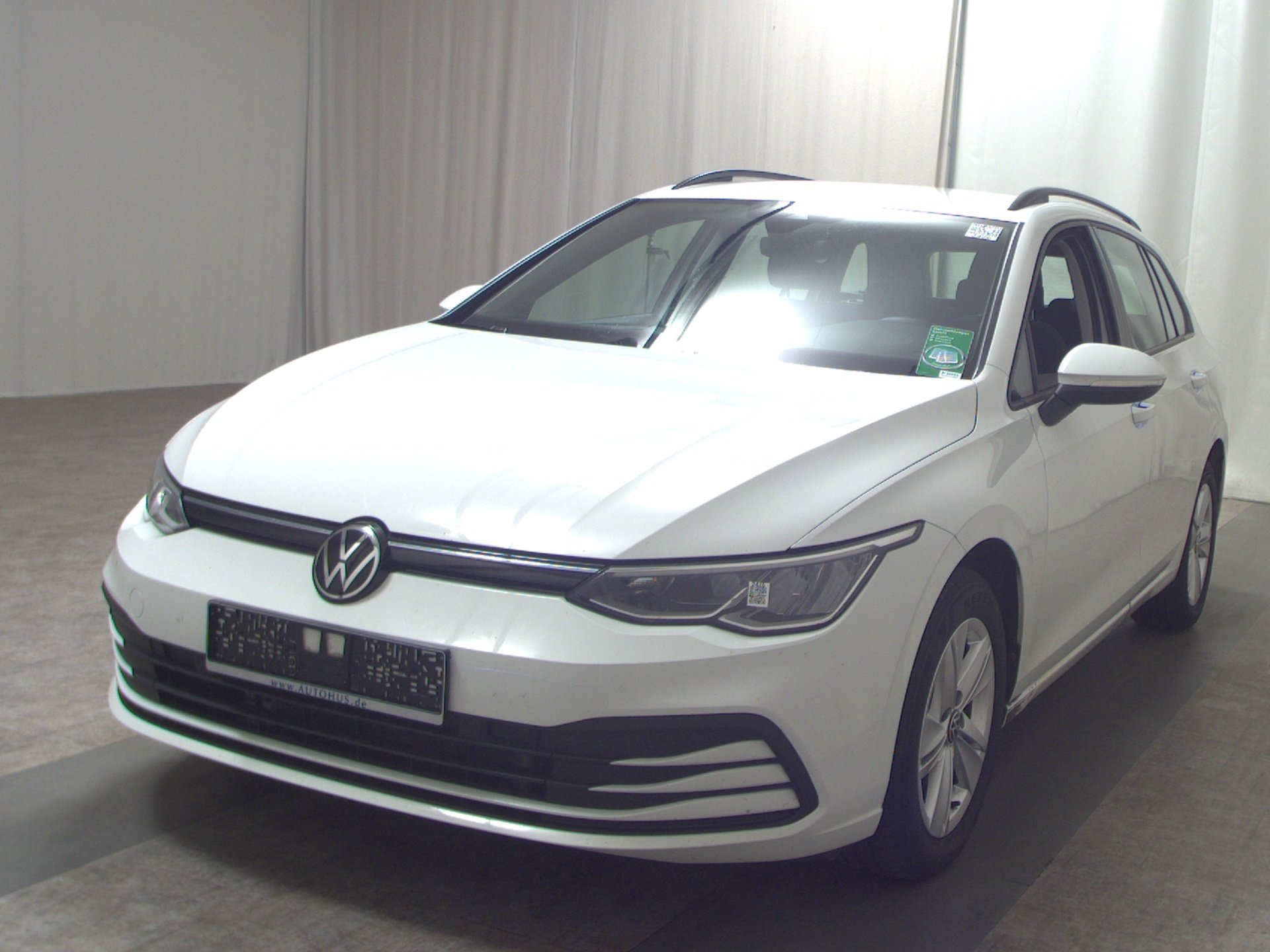 Volkswagen Golf-8 Var. 2.0 TDI Life Navi LED AID ACC PDC 2