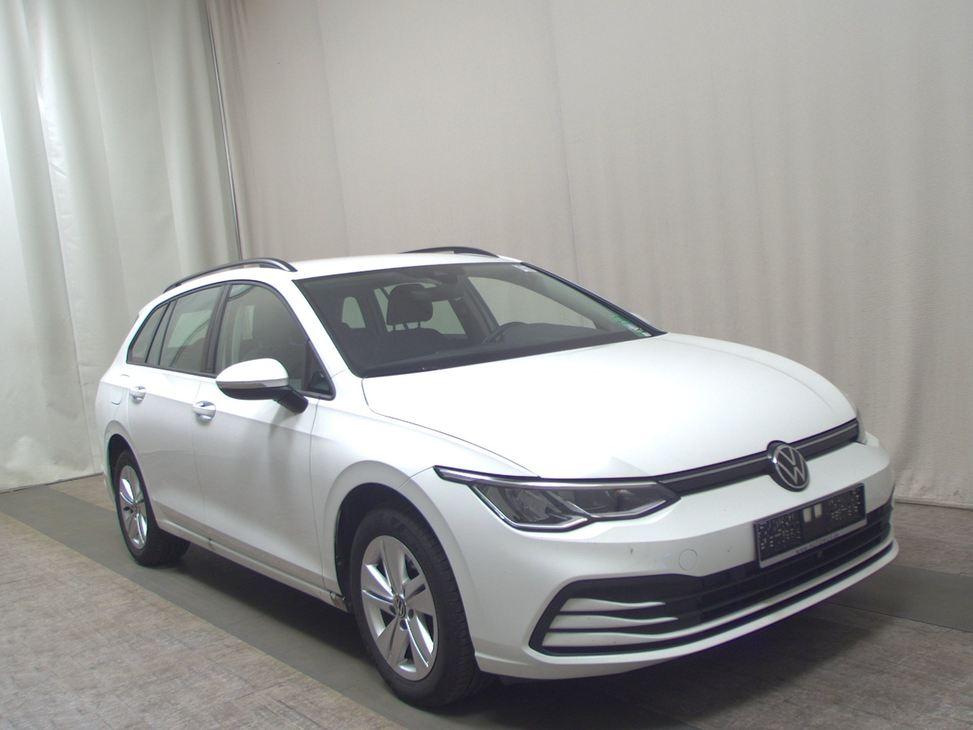 Volkswagen Golf-8 Var. 2.0 TDI Life Navi LED AID ACC PDC 3