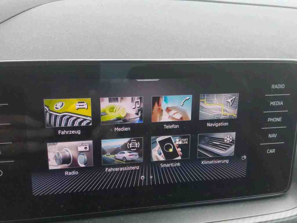 Skoda Kamiq 1.5 TSI Monte Carlo NAVI SHZ RFK LED DC 8