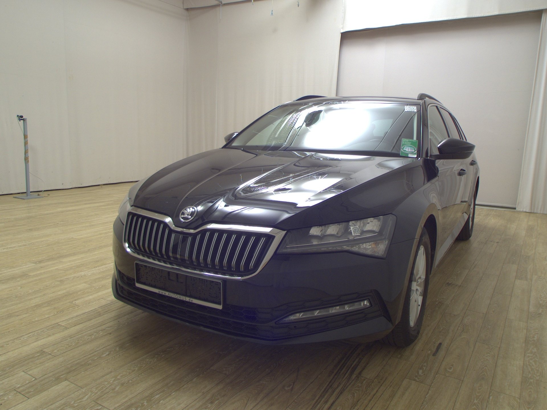 Skoda Superb Kombi 2.0 TDI Ambition Navi LED Virtual PDC Shz 2