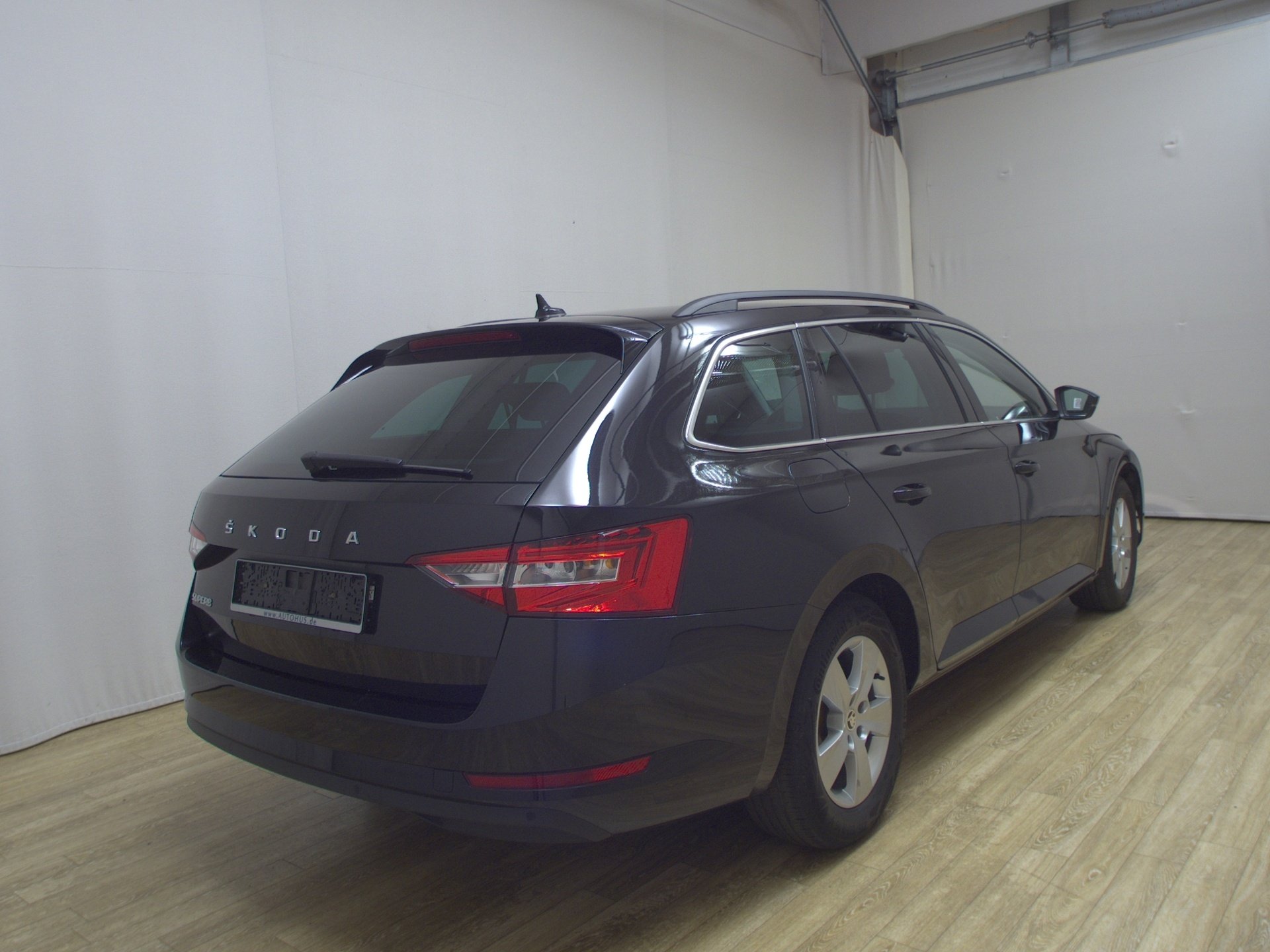Skoda Superb Kombi 2.0 TDI Ambition Navi LED Virtual PDC Shz 4