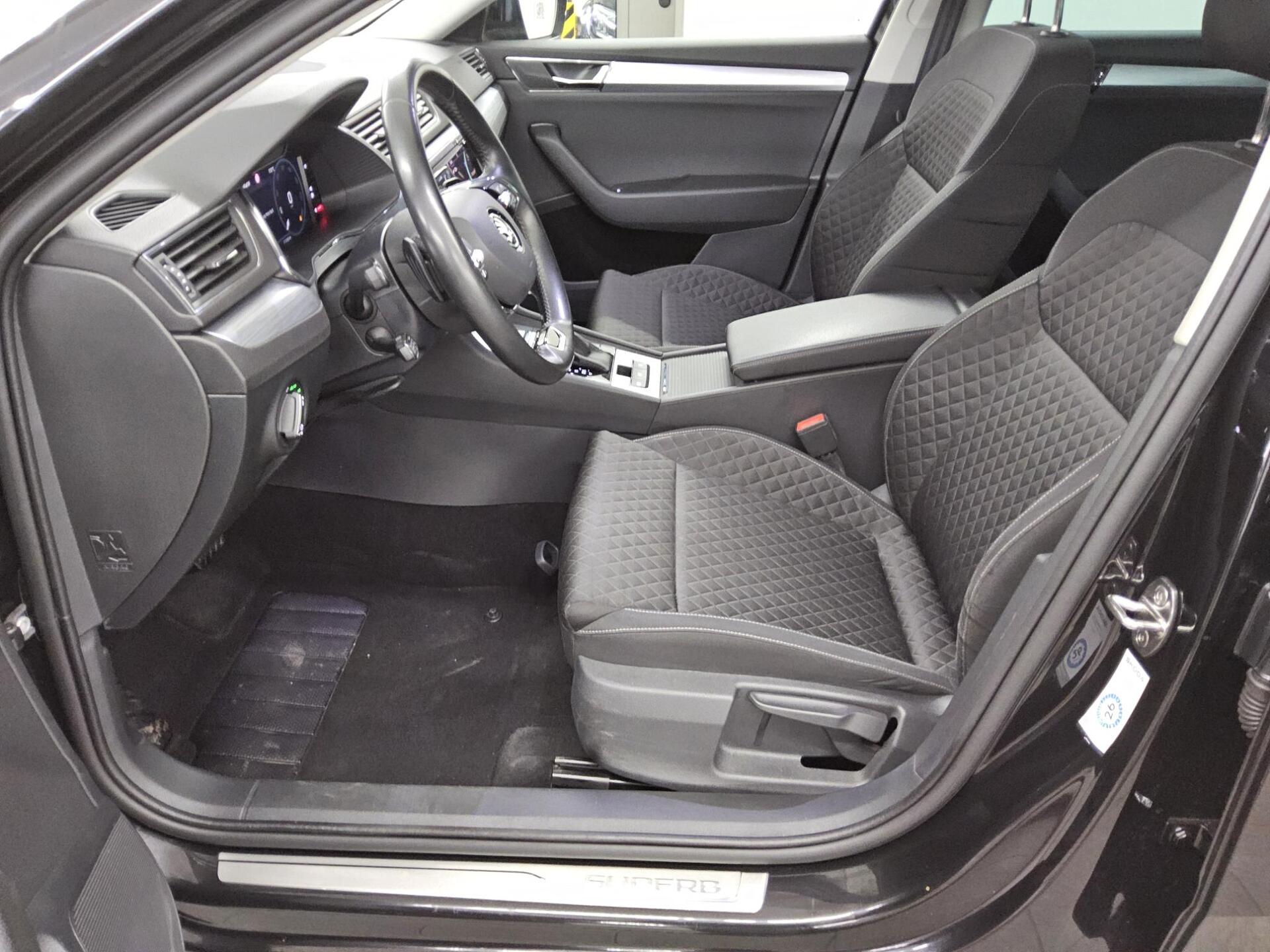 Skoda Superb Kombi 2.0 TDI Ambition Navi LED Virtual PDC Shz 9