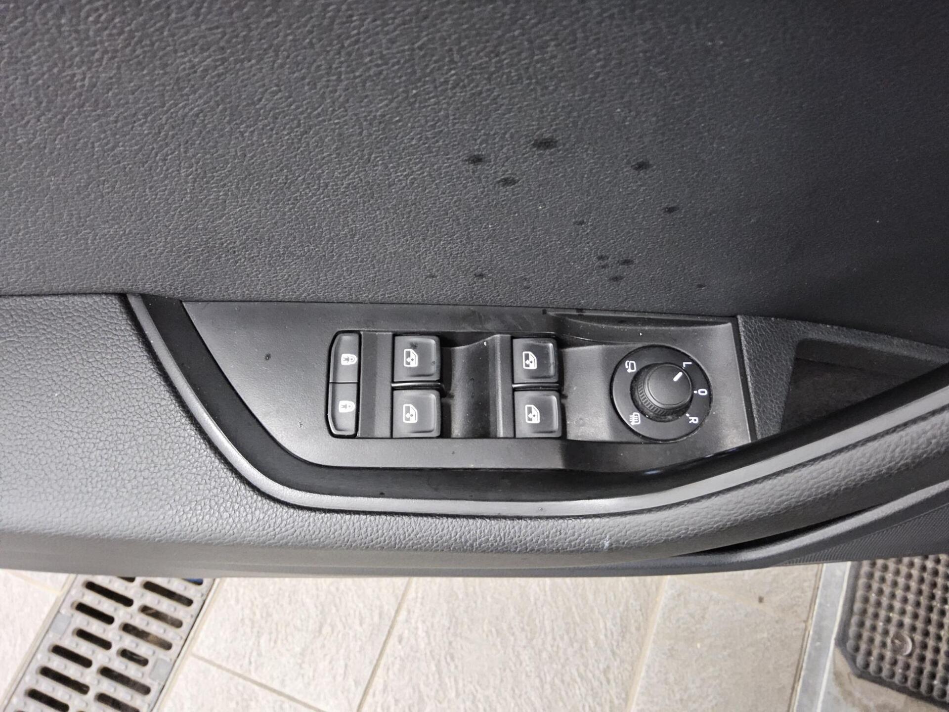 Skoda Superb Kombi 2.0 TDI Ambition Navi LED Virtual PDC Shz 10
