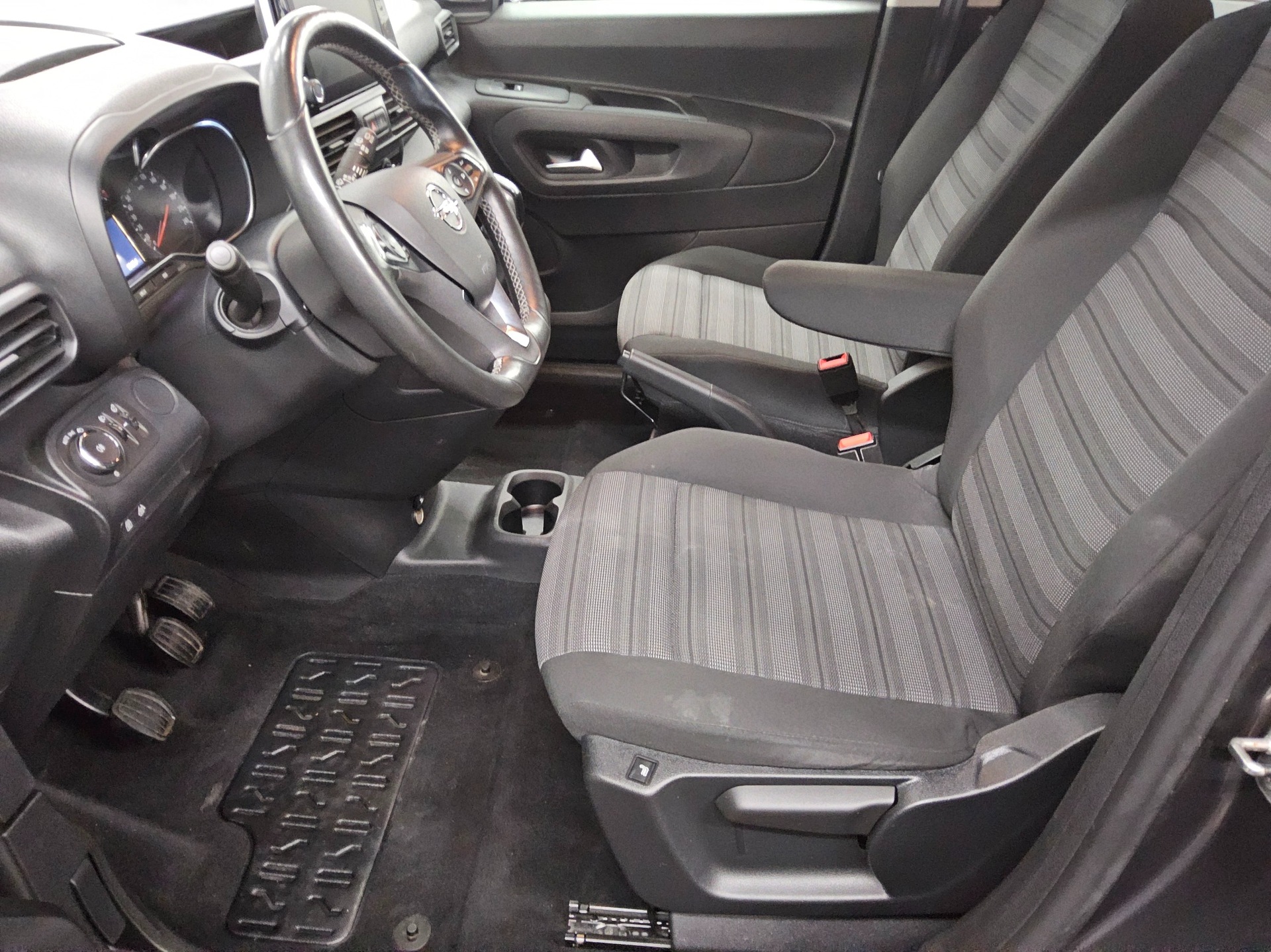 Opel Combo Life 1.5 D Edition 5-Sitze PDC Shz DAB 8