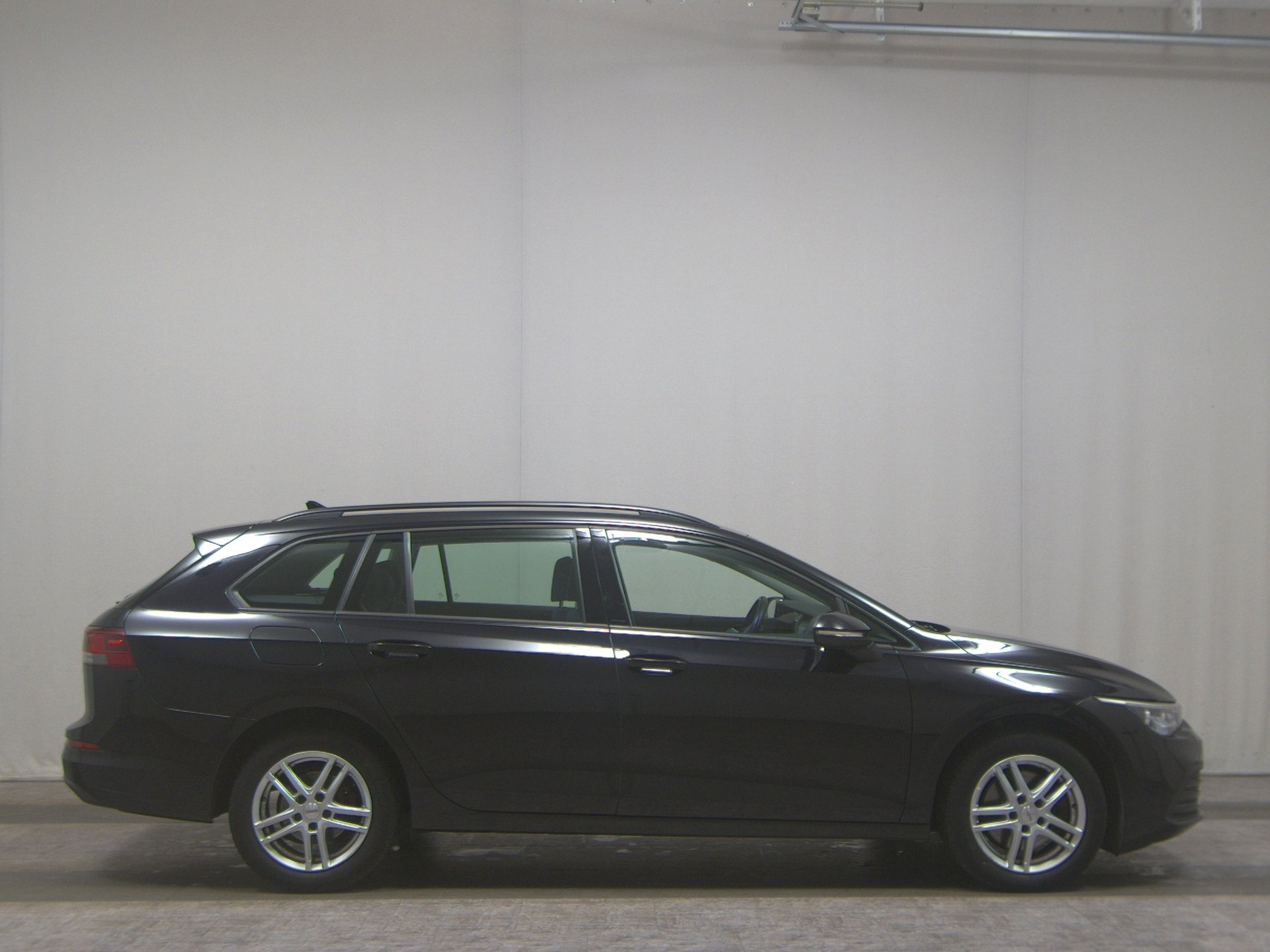 Volkswagen Golf-8 Var. 2.0 TDI Life Navi DC LED+ ACC Shz