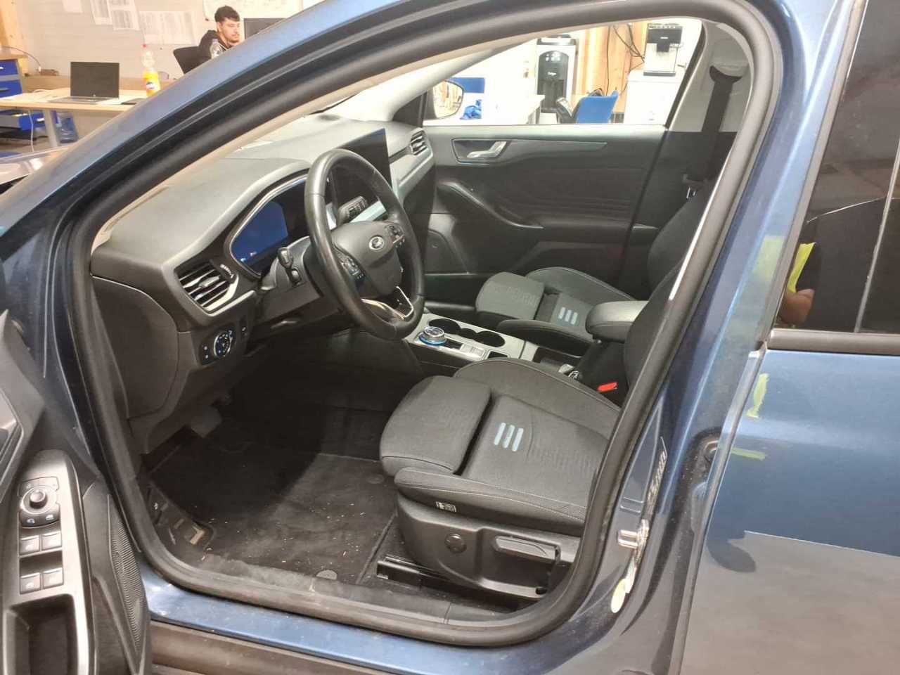 Ford Focus Turnier 1.5 EB NAVI LED SHZ RFK PANO 6