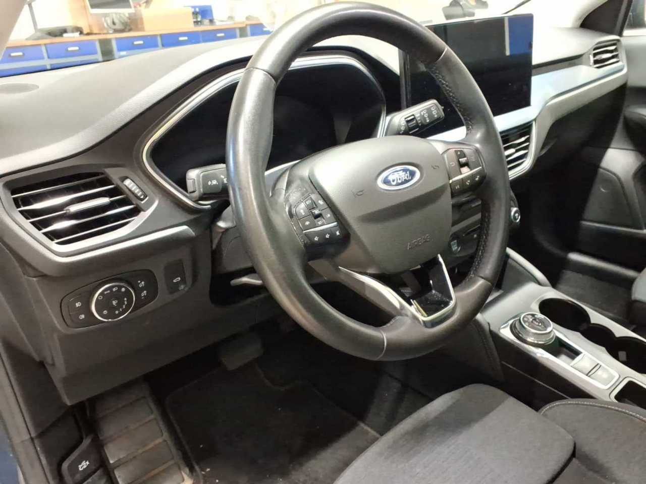 Ford Focus Turnier 1.5 EB NAVI LED SHZ RFK PANO 9