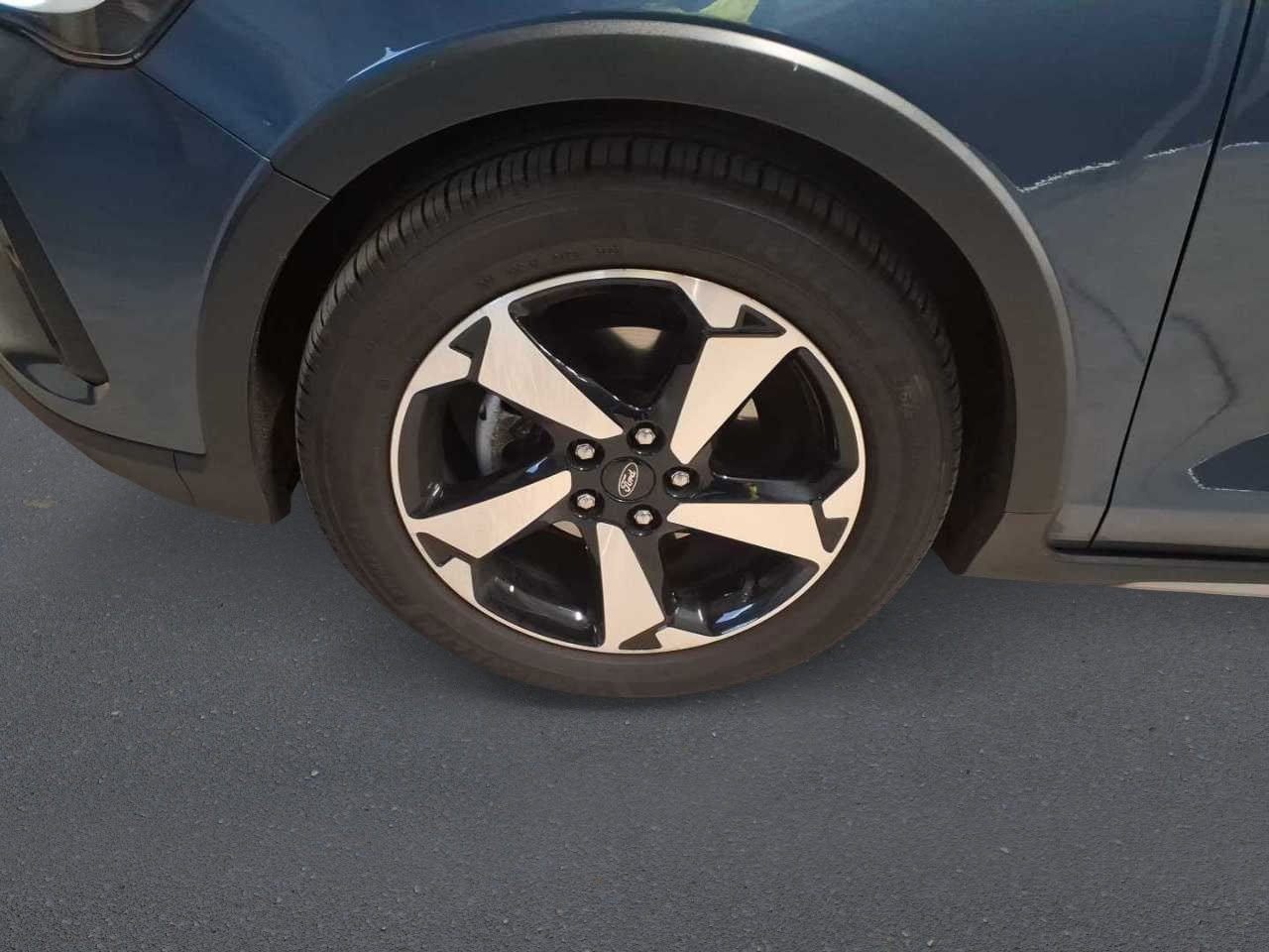 Ford Focus Turnier 1.5 EB NAVI LED SHZ RFK PANO 12
