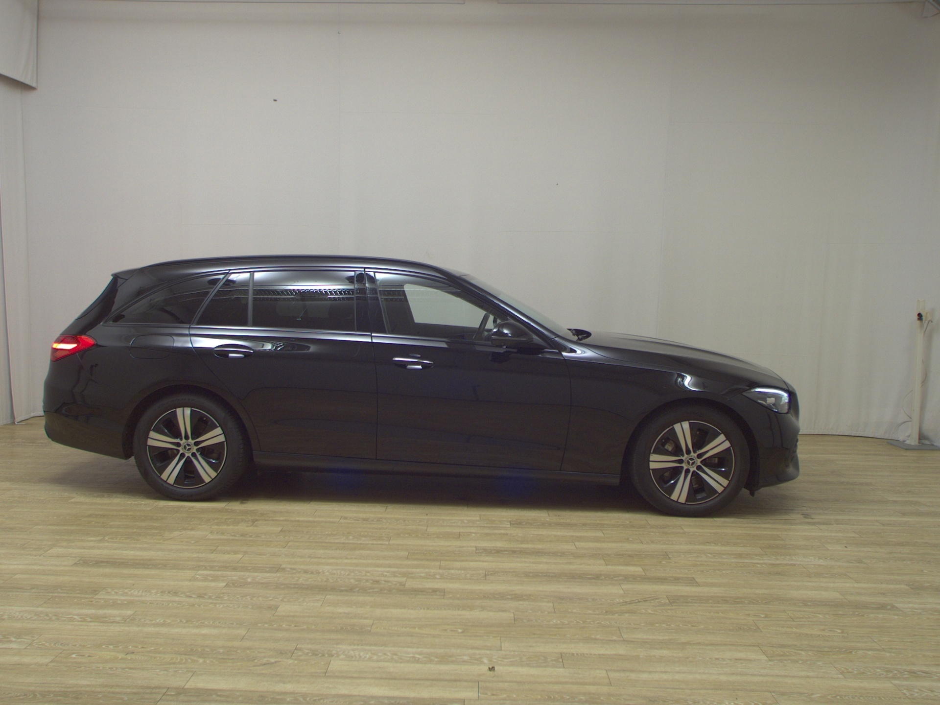 Mercedes-Benz C 220 T d Avantgarde Night Navi LED HuD 360°-Cam