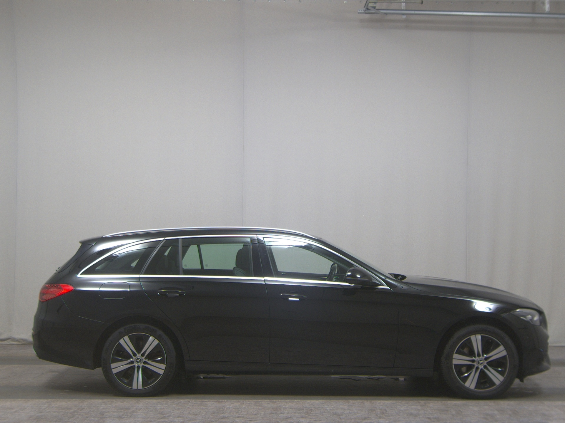 Mercedes-Benz C 300 T e Avantgarde Navi Pano LED AHK Distr.+