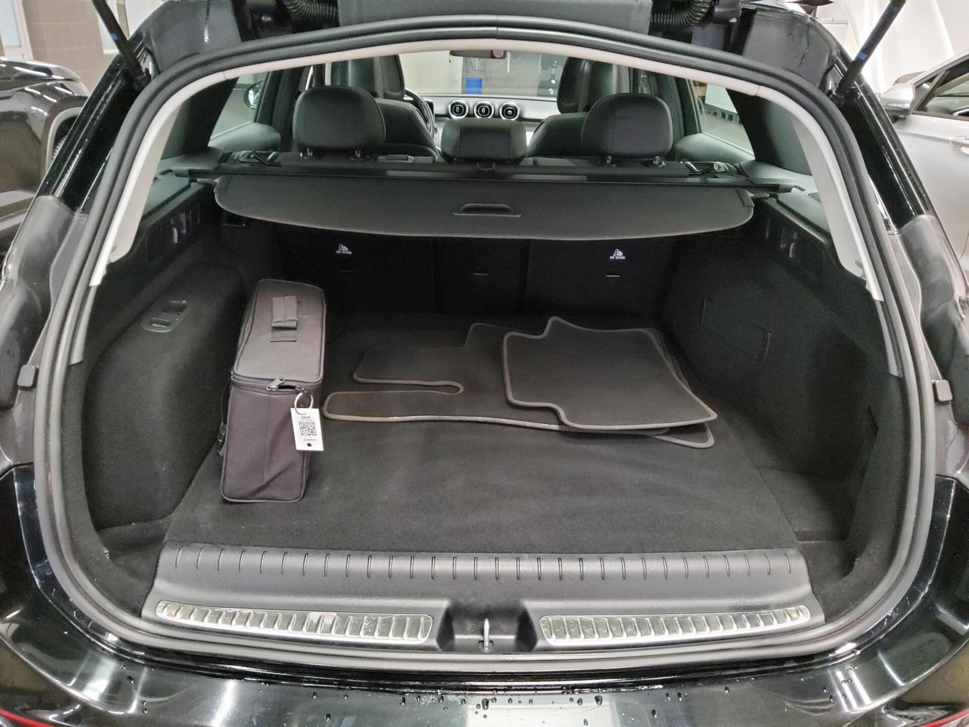 Mercedes-Benz C 300 T e Avantgarde Navi Pano LED AHK Distr.+ 12