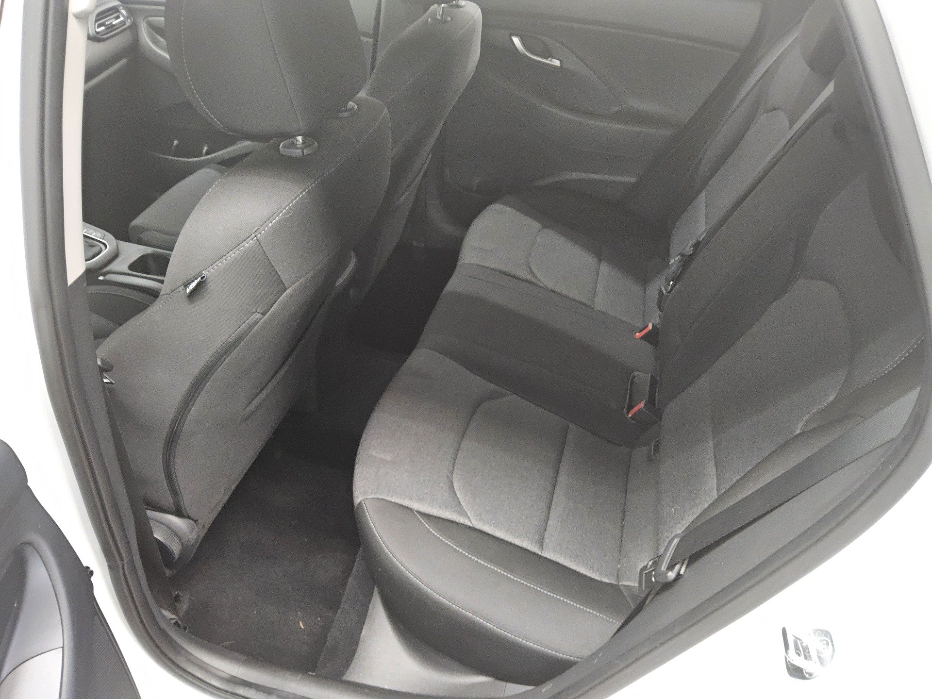 Hyundai i30 1.6 CRDI Intro Ed. Navi LED RfK PDC Shz BT 13
