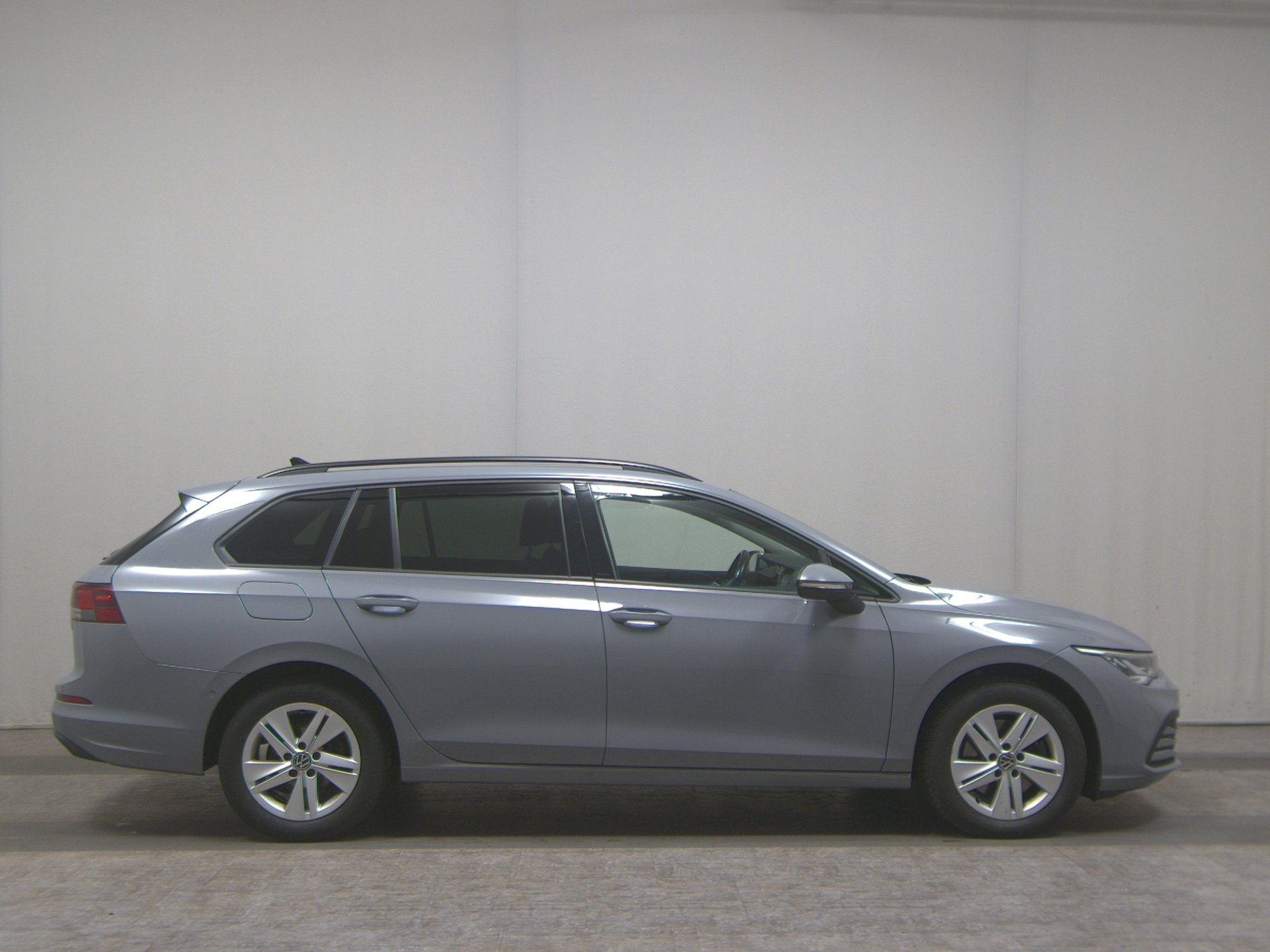 Volkswagen Golf-8 Var. 2.0 TDI Life Navi LED AID Shz RFK