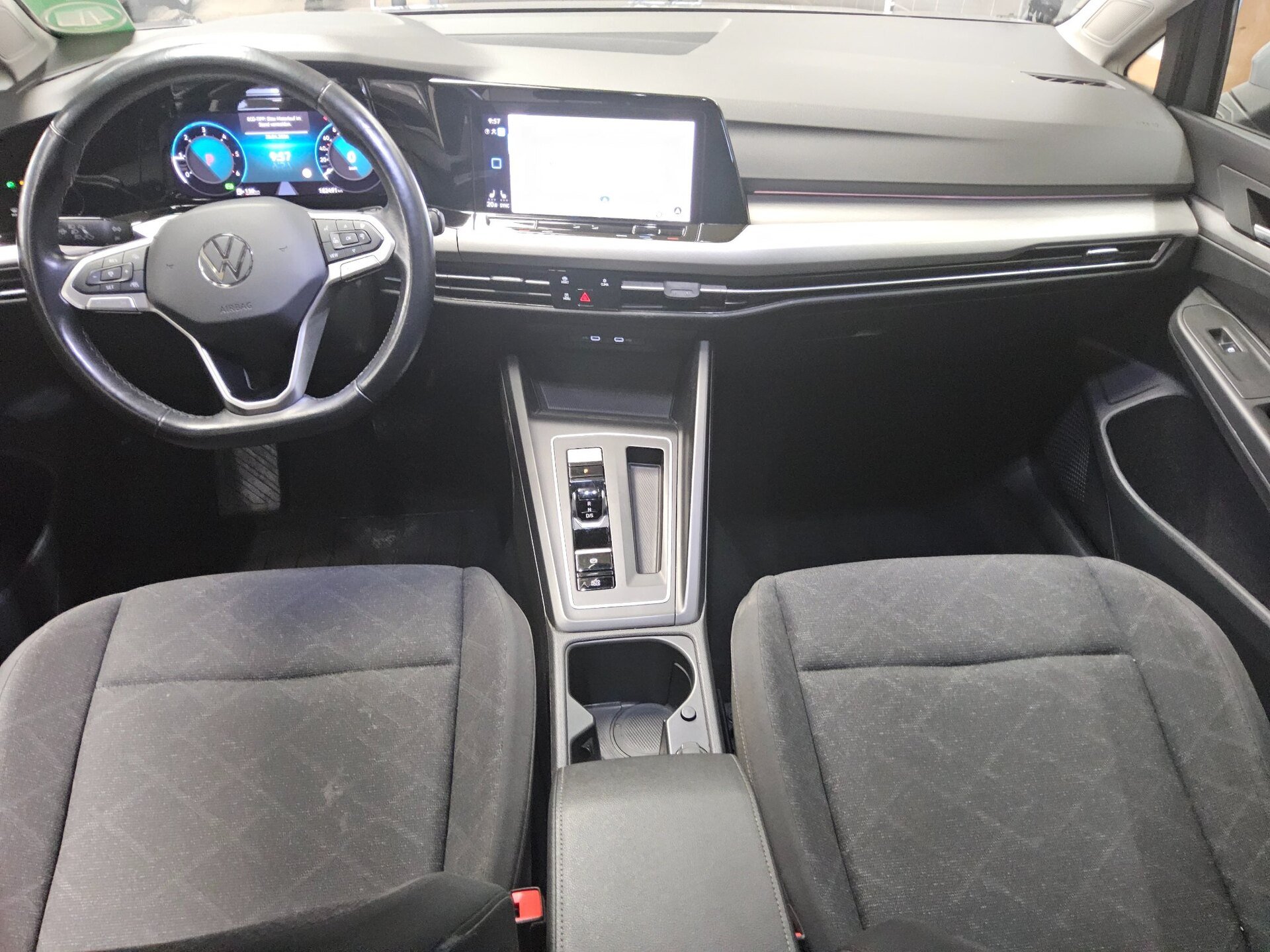 Volkswagen Golf-8 Var. 2.0 TDI Life Navi LED AID Shz RFK 5