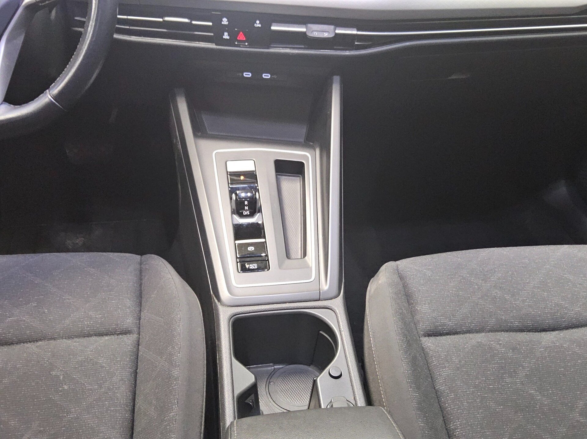 Volkswagen Golf-8 Var. 2.0 TDI Life Navi LED AID Shz RFK 6