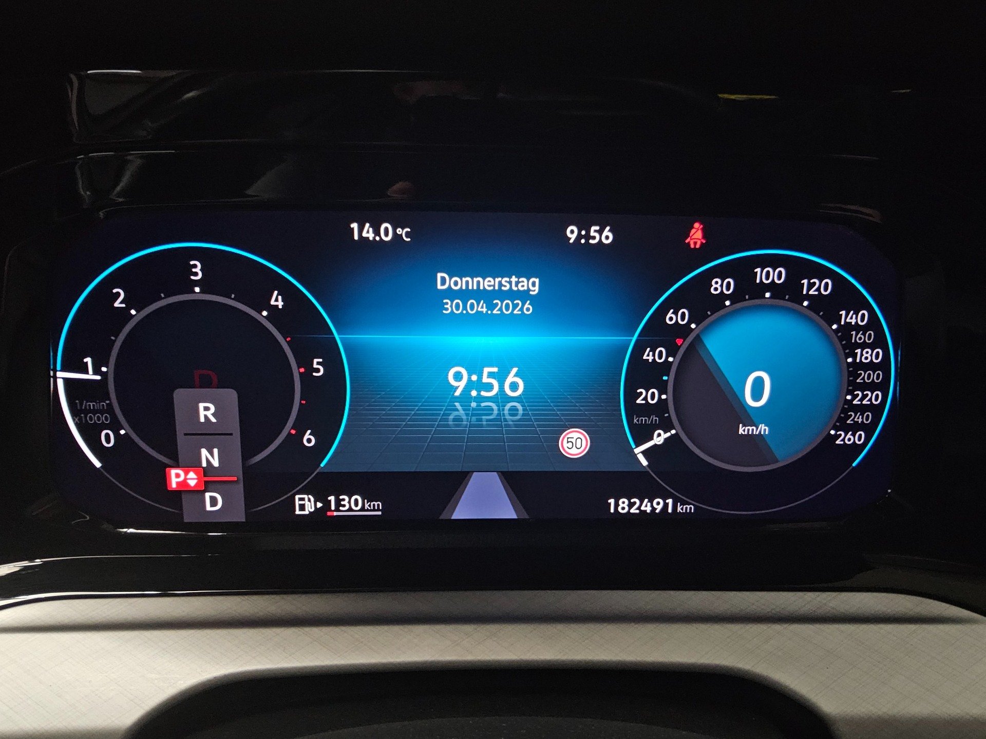 Volkswagen Golf-8 Var. 2.0 TDI Life Navi LED AID Shz RFK 8