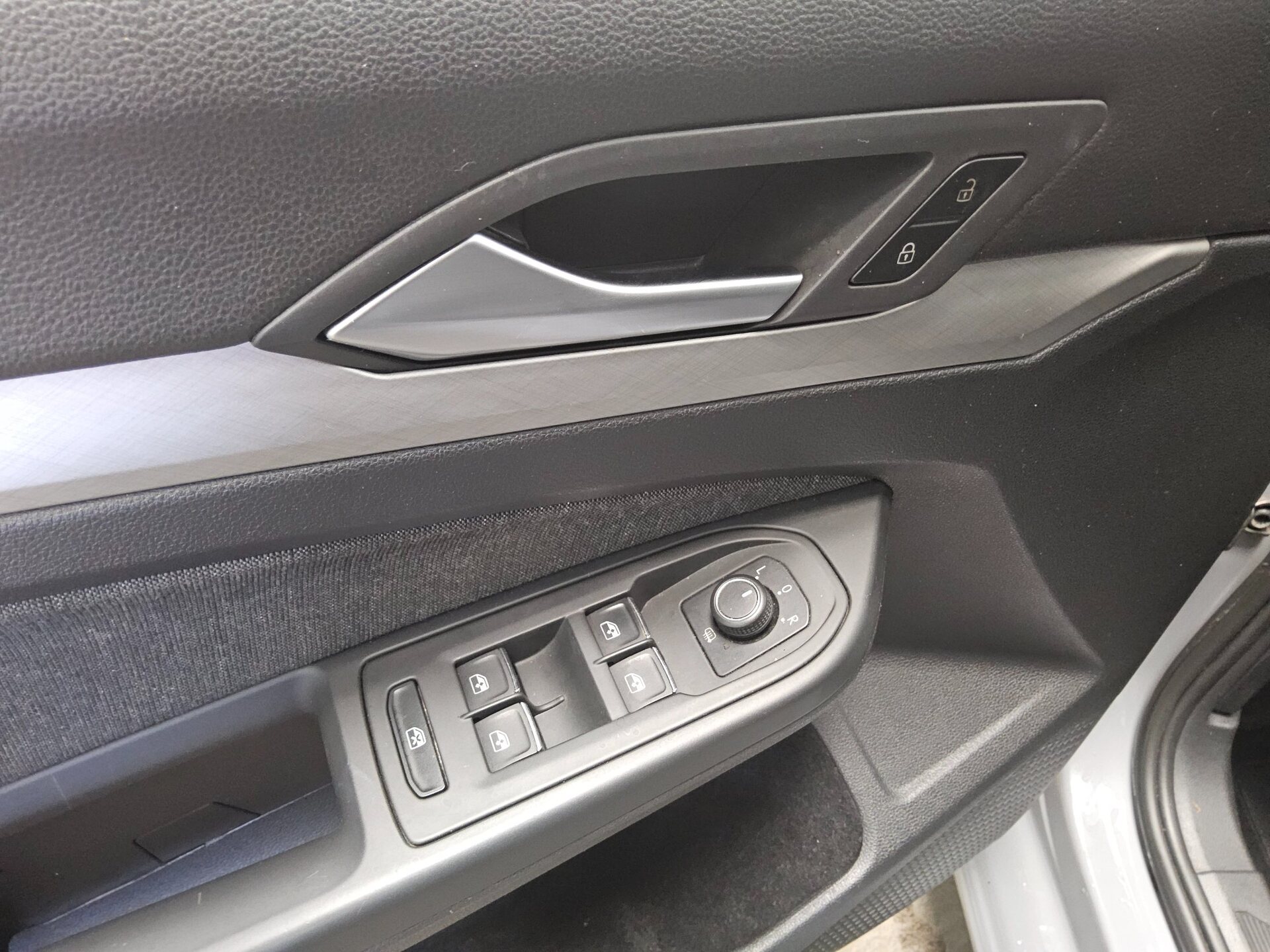 Volkswagen Golf-8 Var. 2.0 TDI Life Navi LED AID Shz RFK 10