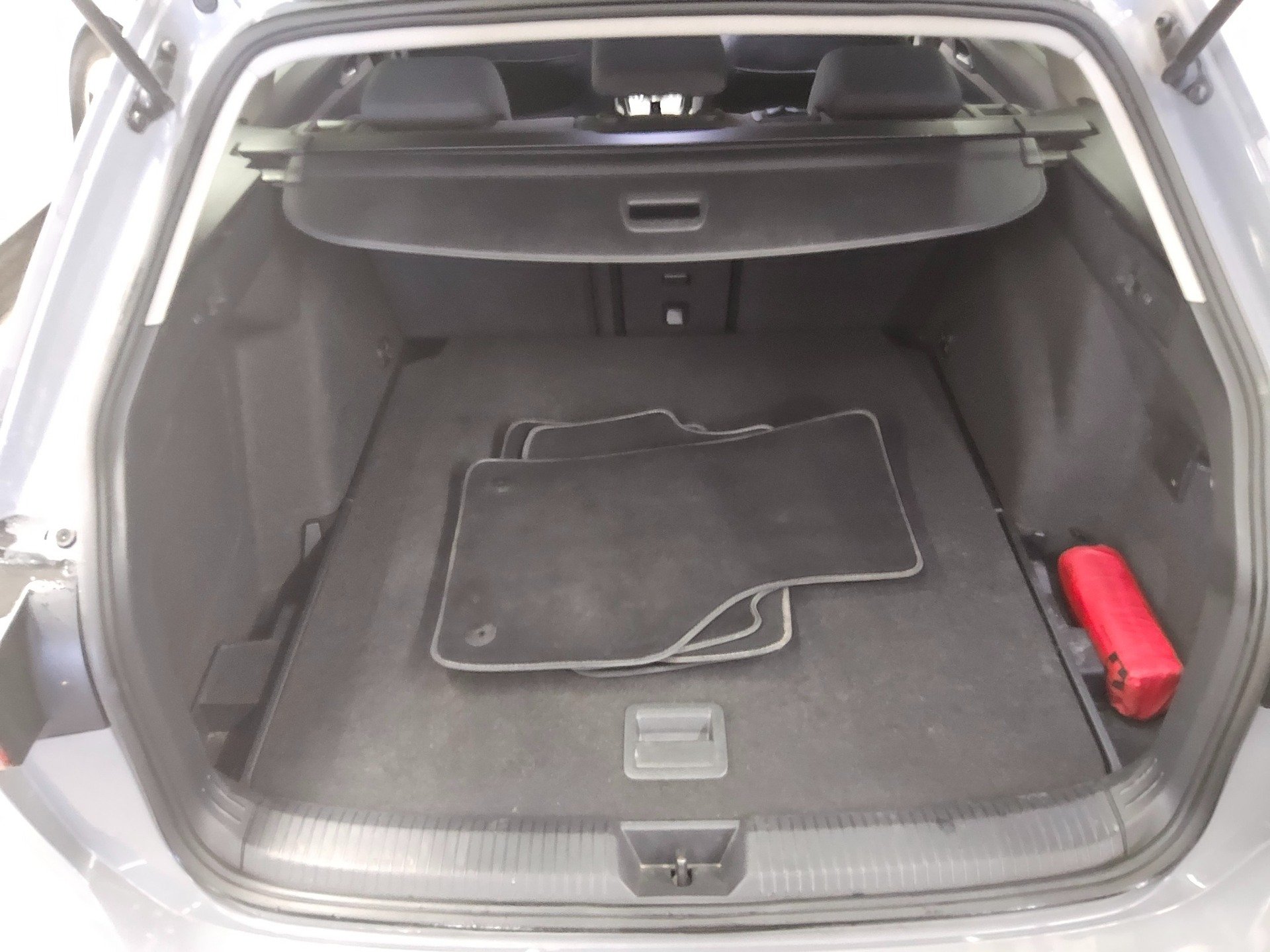 Volkswagen Golf-8 Var. 2.0 TDI Life Navi LED AID Shz RFK 12