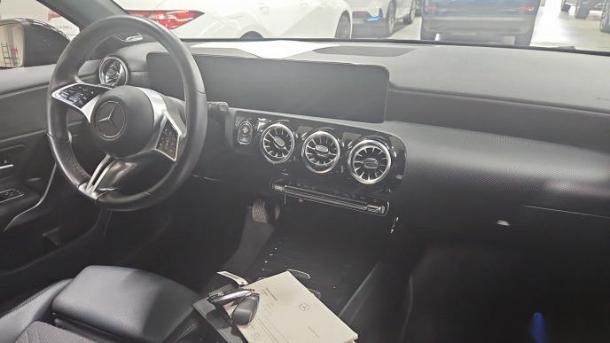 Mercedes-Benz A 200 Progressive NAVI KLIMAAUT LED RADIO TEMPO 5