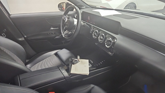 Mercedes-Benz A 200 Progressive NAVI KLIMAAUT LED RADIO TEMPO 6