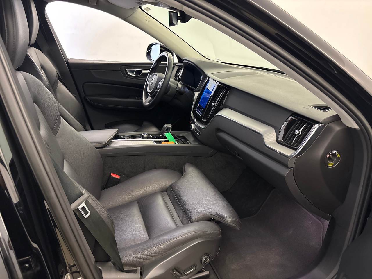 Volvo XC60 B4 D AWD Core Navi LED Leder AHK RFK 5