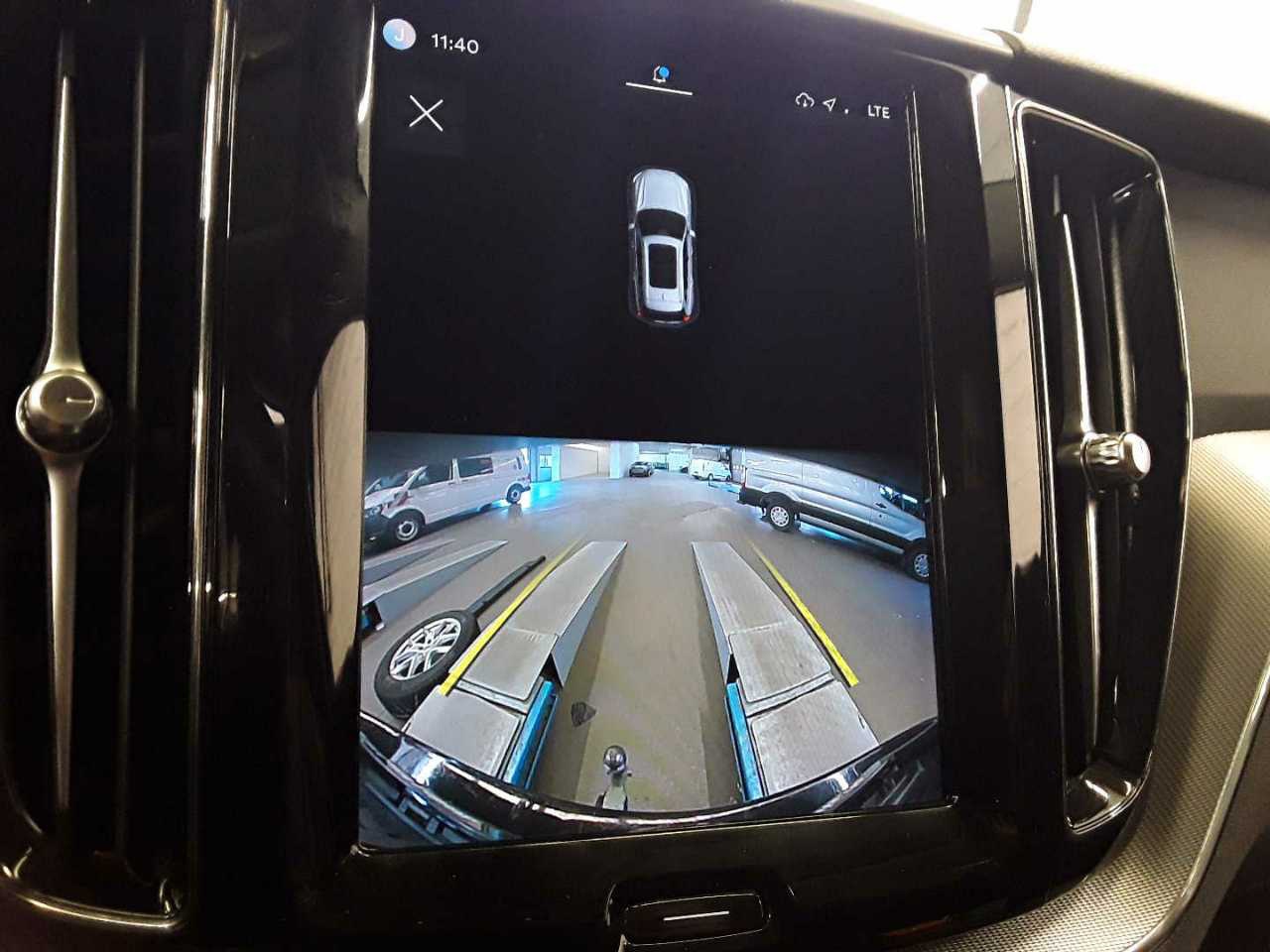 Volvo XC60 B4 D AWD Core Navi LED Leder AHK RFK 11
