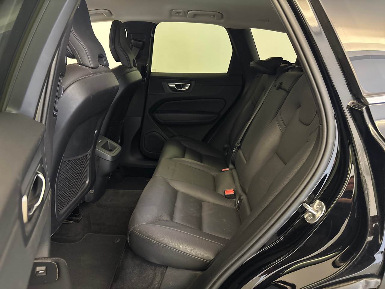 Volvo XC60 B4 D AWD Core Navi LED Leder AHK RFK 7