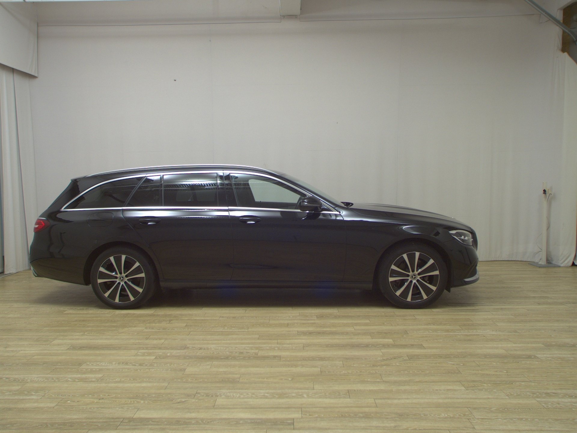 Mercedes-Benz E 300 T e Avantgarde Navi LED Widescreen AHK