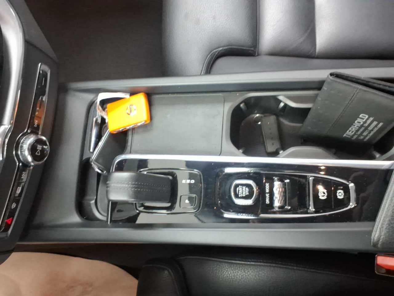 Volvo XC60 B4 D Momentum Pro Navi LED Leder Pano AHK 11