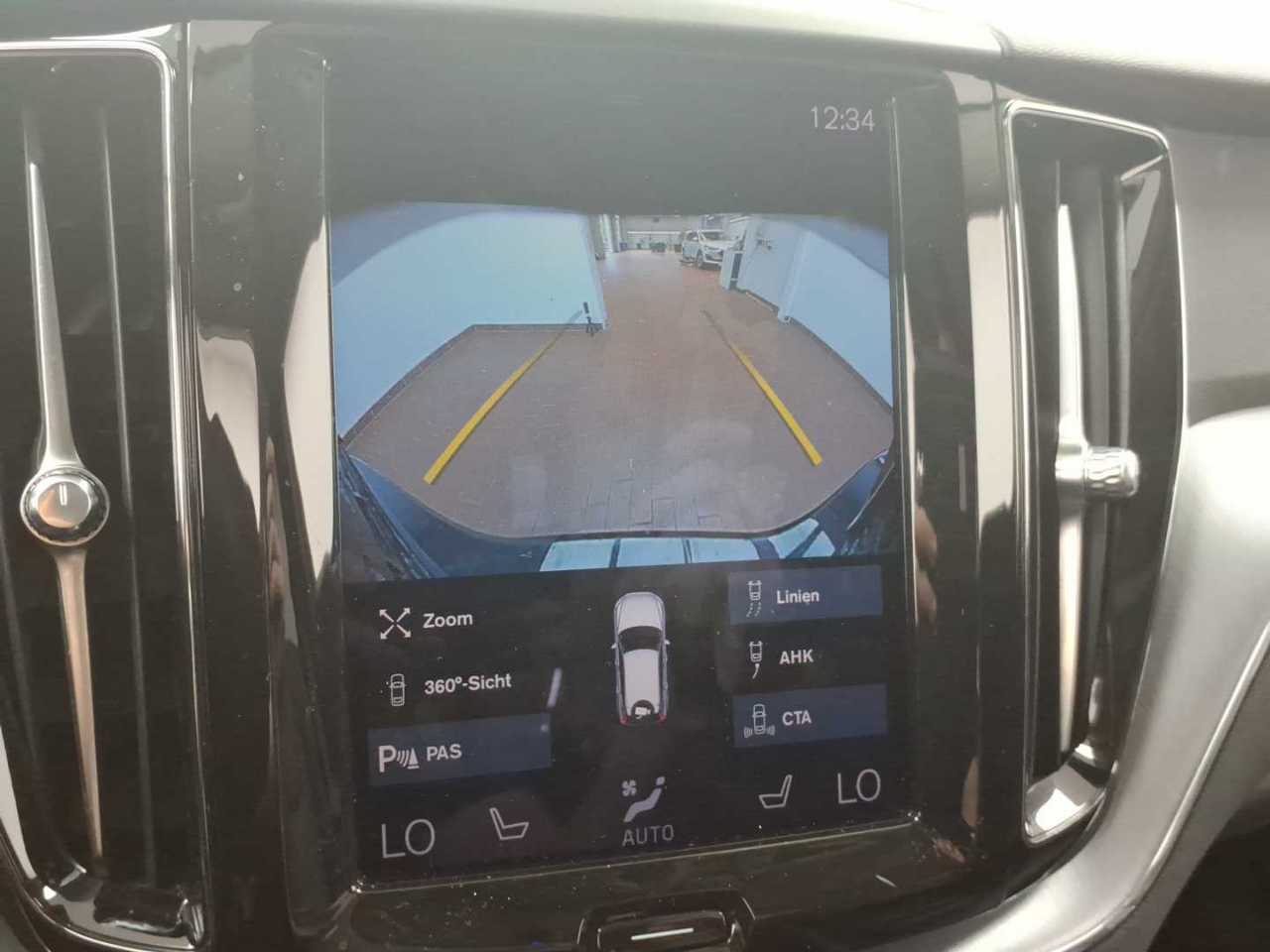 Volvo XC60 B4 D Momentum Pro Navi LED Leder Pano AHK 10