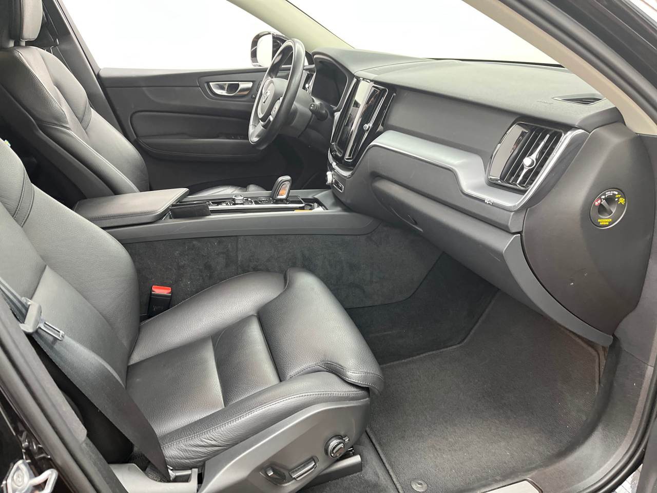 Volvo XC60 B4 D Momentum Pro Navi LED Leder Pano AHK 6