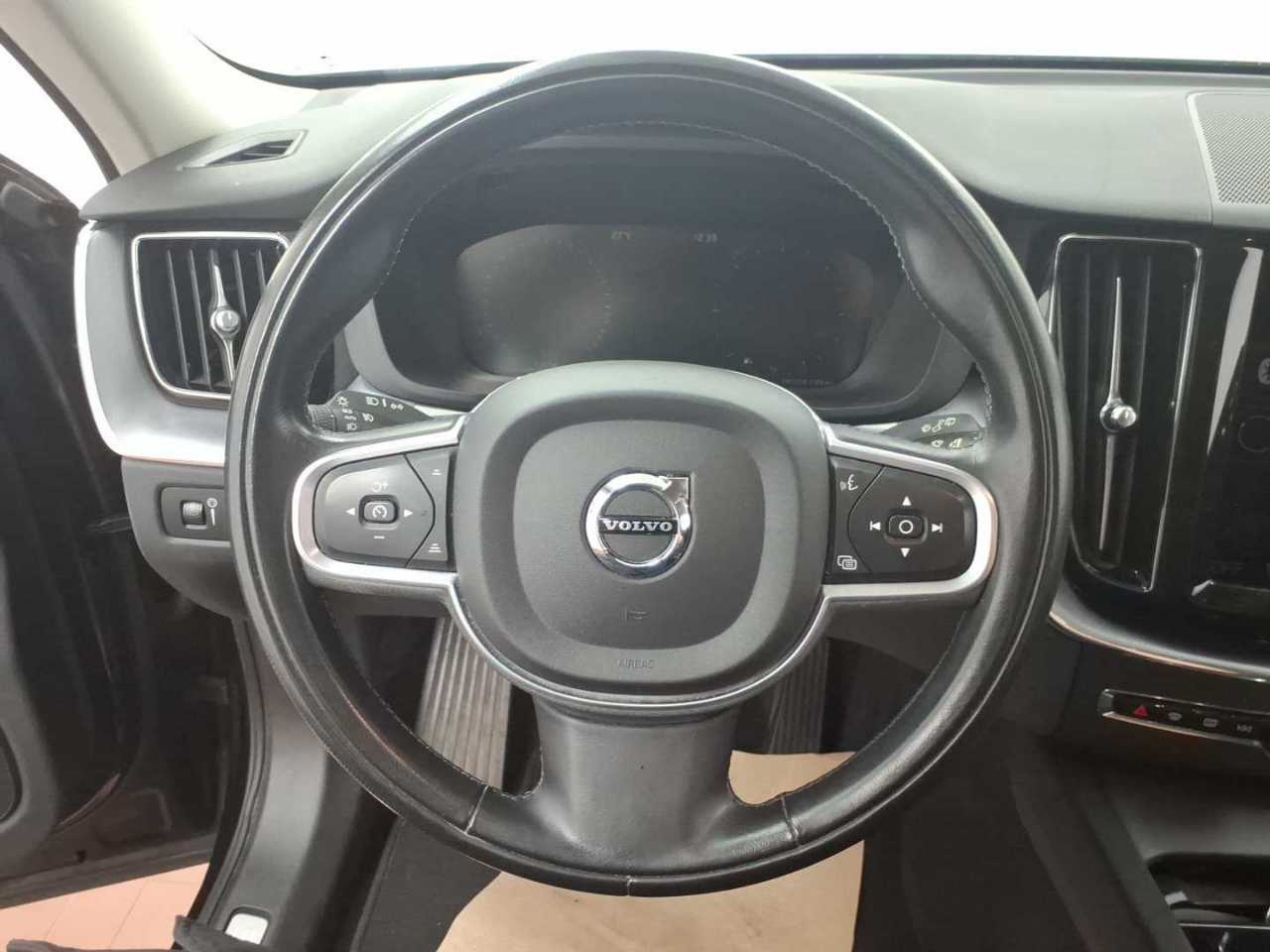 Volvo XC60 B4 D Momentum Pro Navi LED Leder Pano AHK 8
