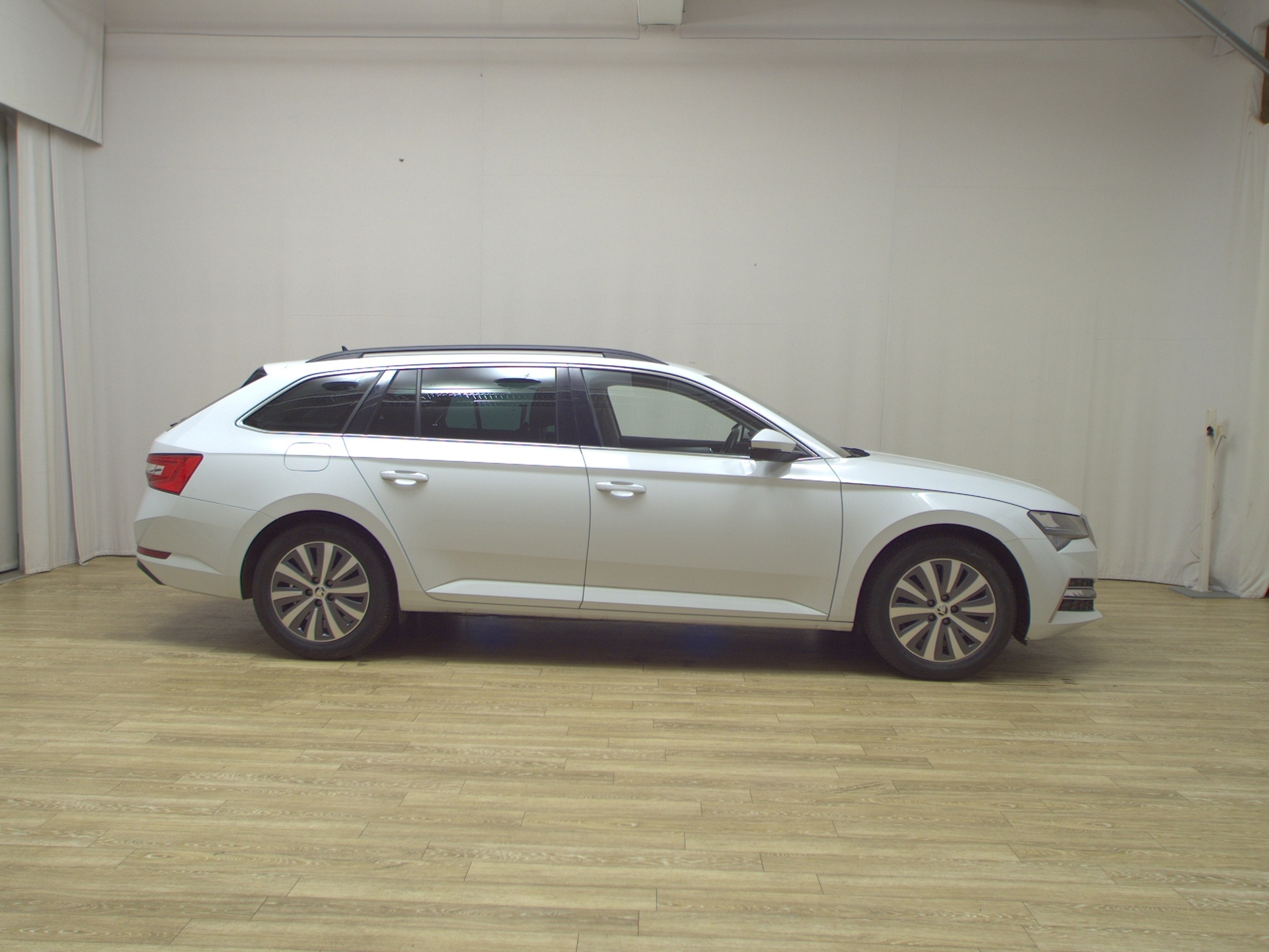 Skoda Superb Kombi 1.4 TSI iV Ambition Navi LED AID